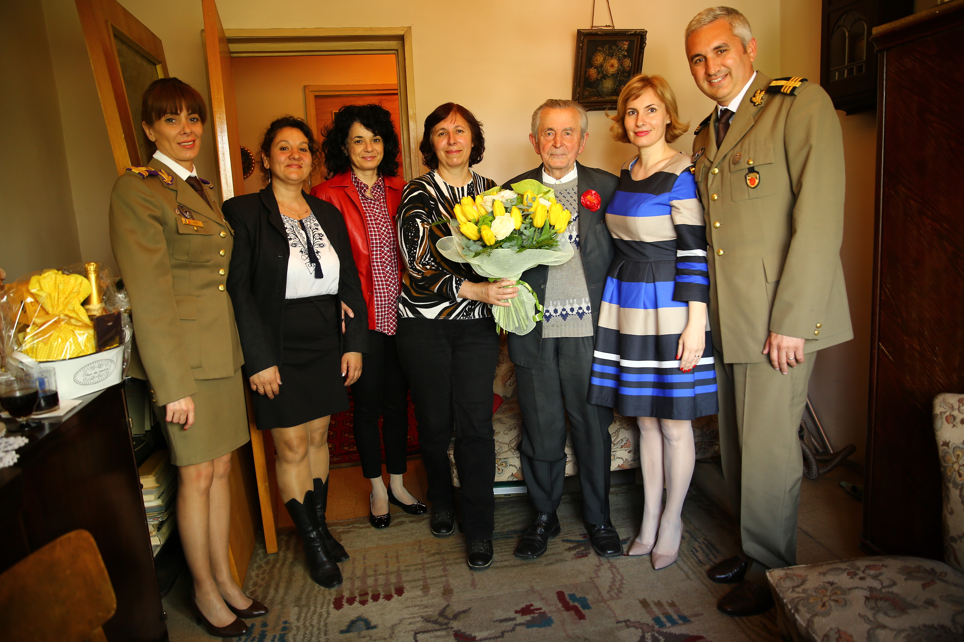 Vizita doamnei secretar de stat Otilia Sava la domnul colonel 'rtr.' Marin Georgescu, veteran de război - 27 aprilie 2016 'Visit of the State Secretary Otilia Sava to retired colonel Marin Georgescu, war veteran – April 27, 2016'