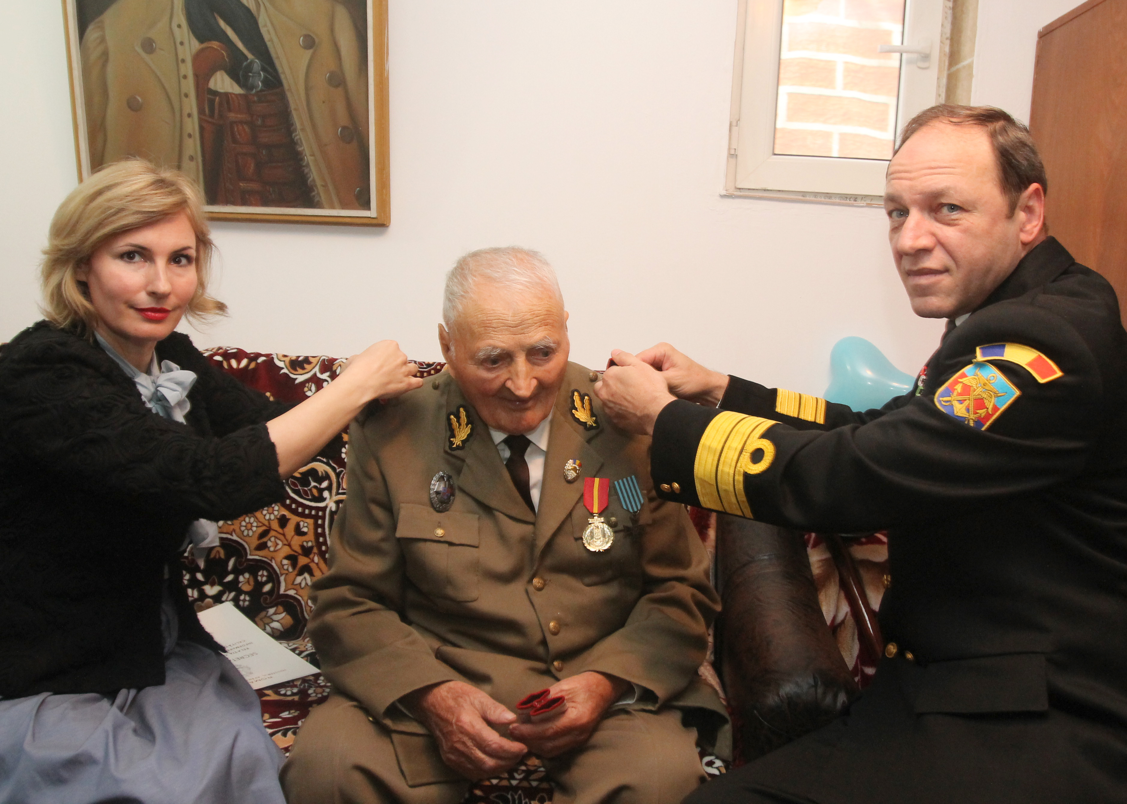 Vizita doamnei secretar de stat Otilia Sava la domnul Slt.'rtr.' Dumitru Stan, veteran de război, cu ocazia aniversării vârstei de 100 ani - 04 mai 2016 'Visit of the State Secretary Otilia Sava to retired first-lieutenant Dumitru Stan, war veteran on the