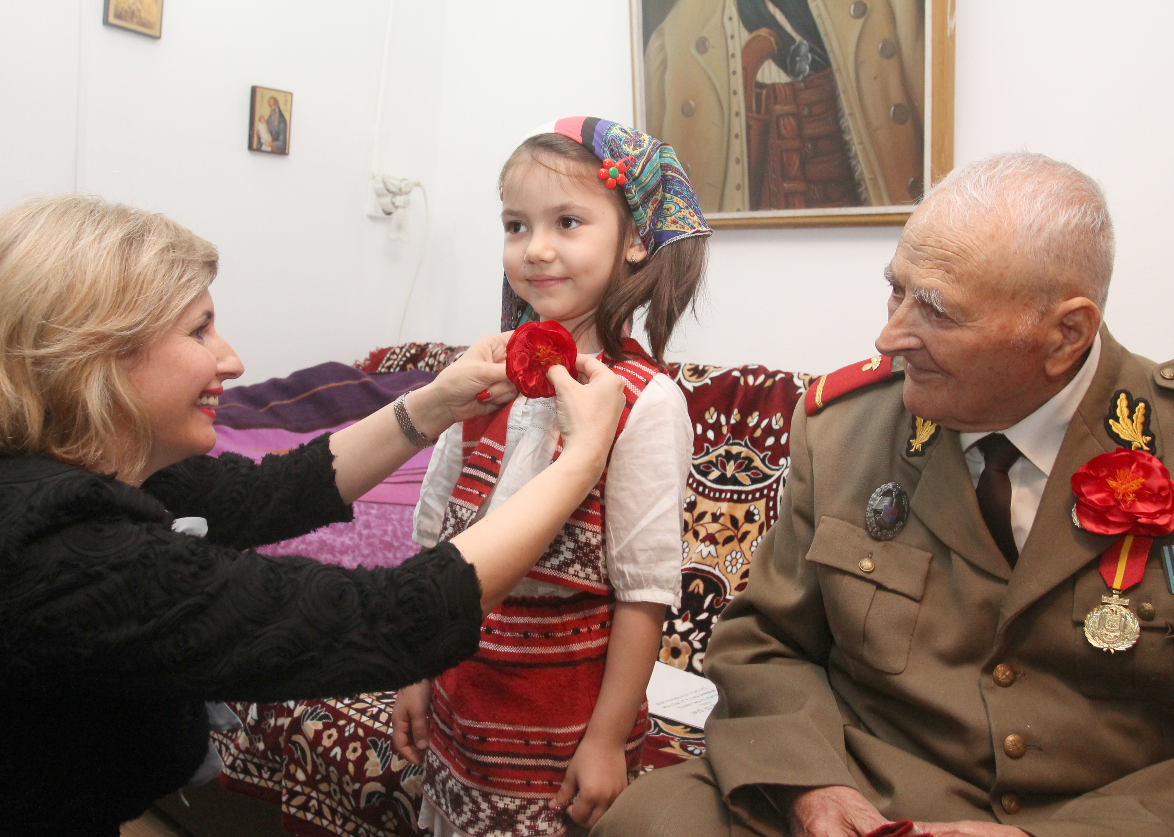 Vizita doamnei secretar de stat Otilia Sava la domnul Slt.'rtr.' Dumitru Stan, veteran de război, cu ocazia aniversării vârstei de 100 ani - 04 mai 2016 'Visit of the State Secretary Otilia Sava to retired first-lieutenant Dumitru Stan, war veteran on the