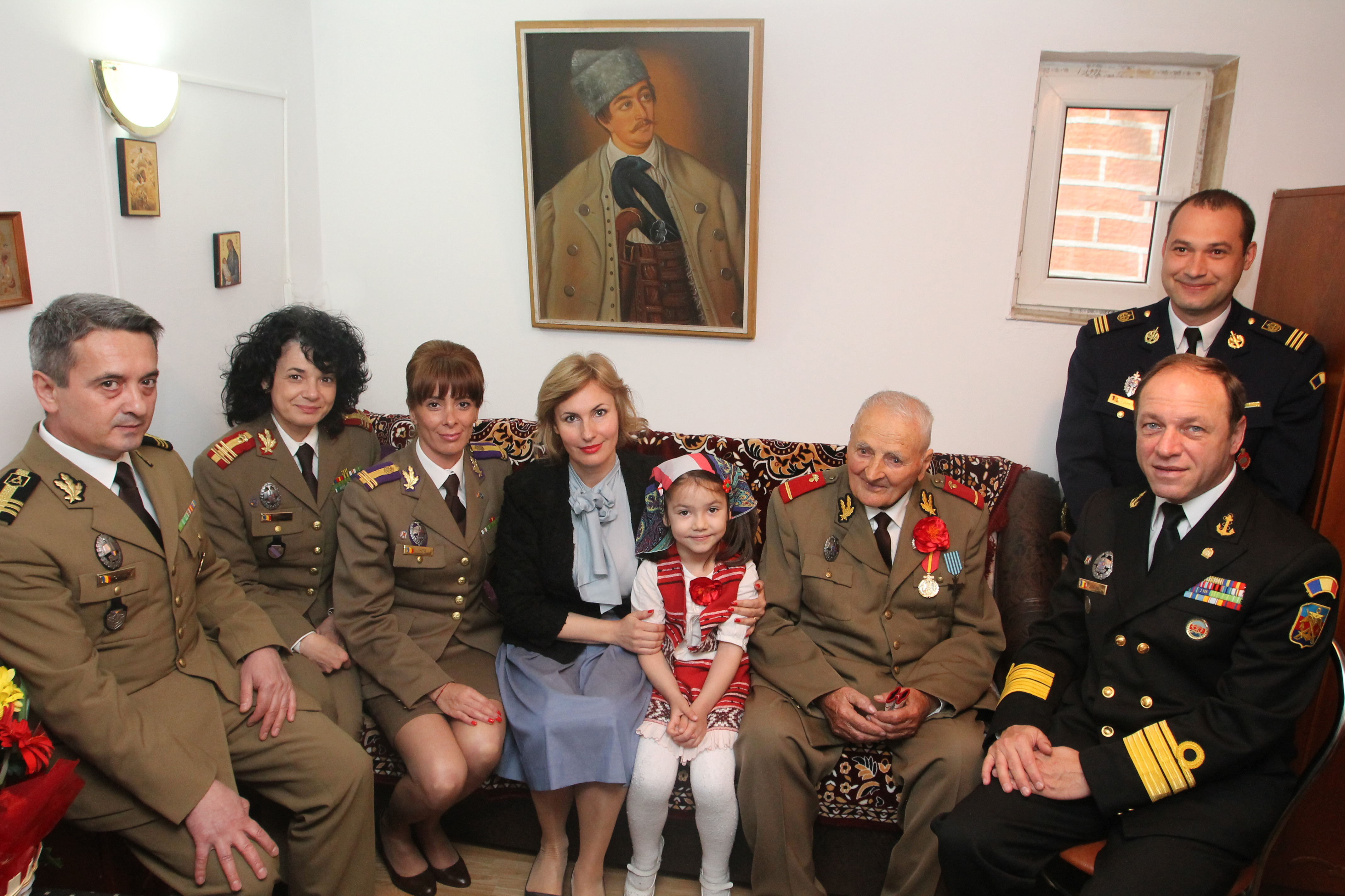 Vizita doamnei secretar de stat Otilia Sava la domnul Slt.'rtr.' Dumitru Stan, veteran de război, cu ocazia aniversării vârstei de 100 ani - 04 mai 2016 'Visit of the State Secretary Otilia Sava to retired first-lieutenant Dumitru Stan, war veteran on the