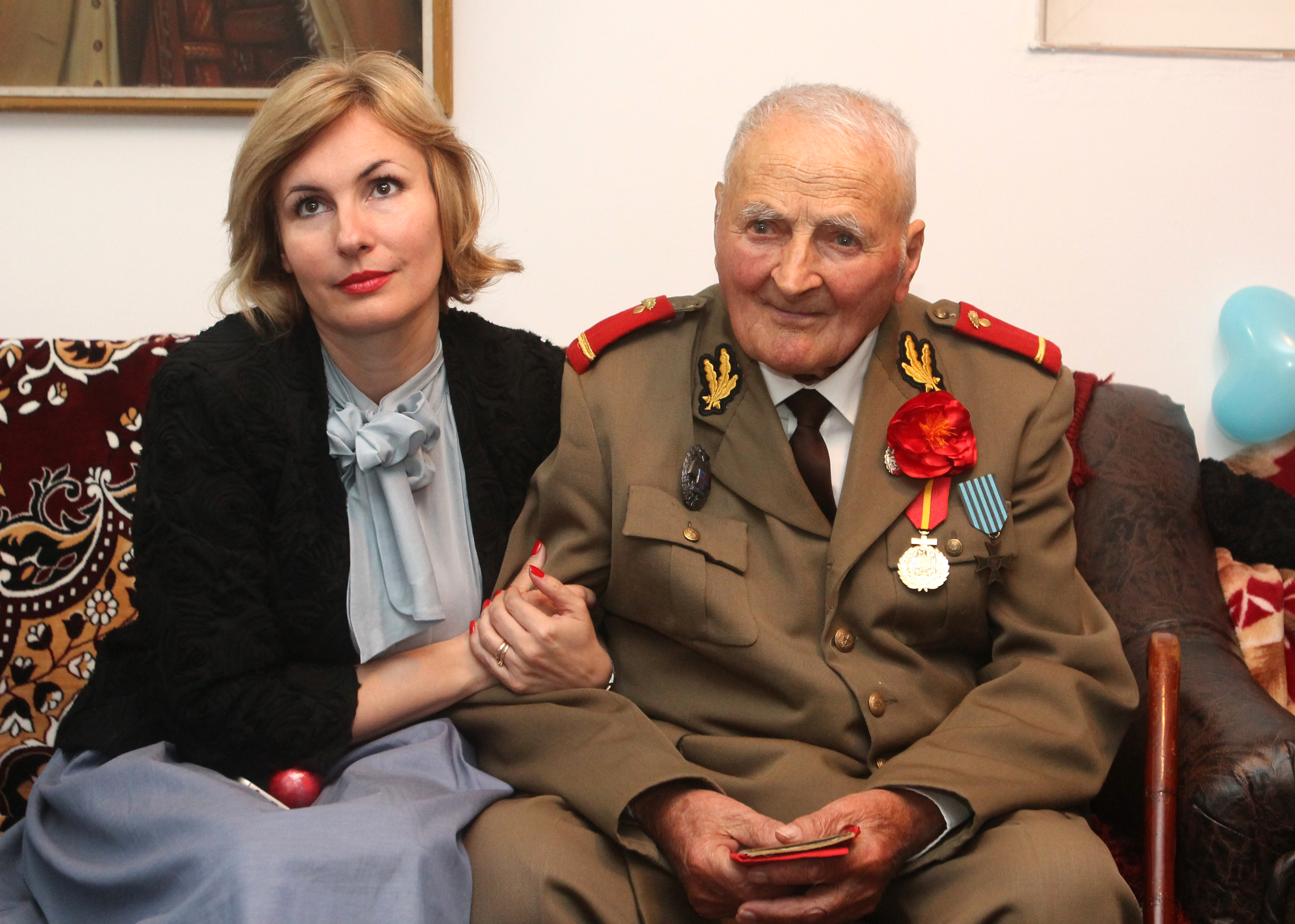 Vizita doamnei secretar de stat Otilia Sava la domnul Slt.'rtr.' Dumitru Stan, veteran de război, cu ocazia aniversării vârstei de 100 ani - 04 mai 2016 'Visit of the State Secretary Otilia Sava to retired first-lieutenant Dumitru Stan, war veteran on the