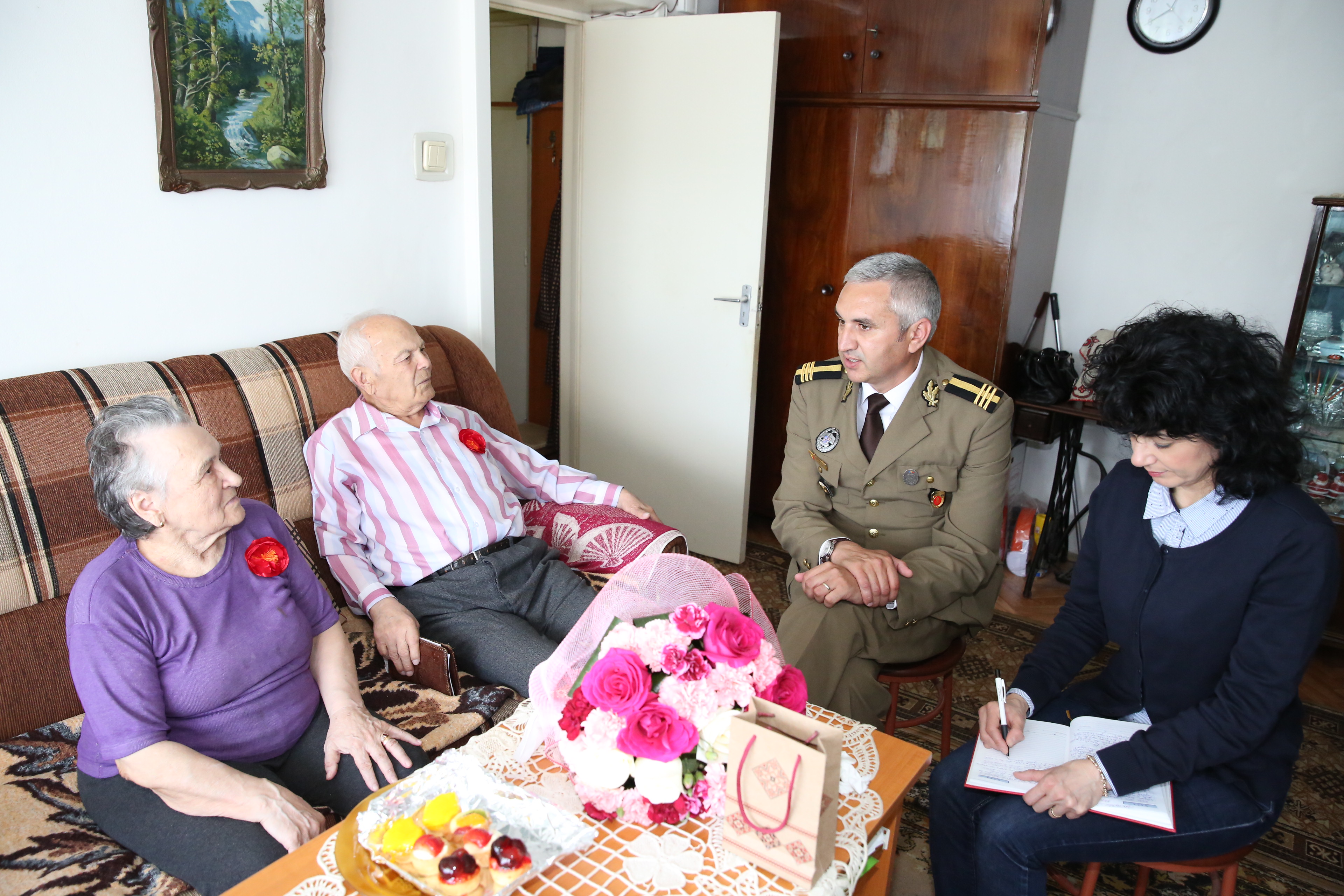 Vizită la Slt. 'rtr.' Chitic Ioan, veteran de război - 19 mai 2016 'Visit to retired first-lieutenant Chitic Ioan, war veteran may 19, 2016'