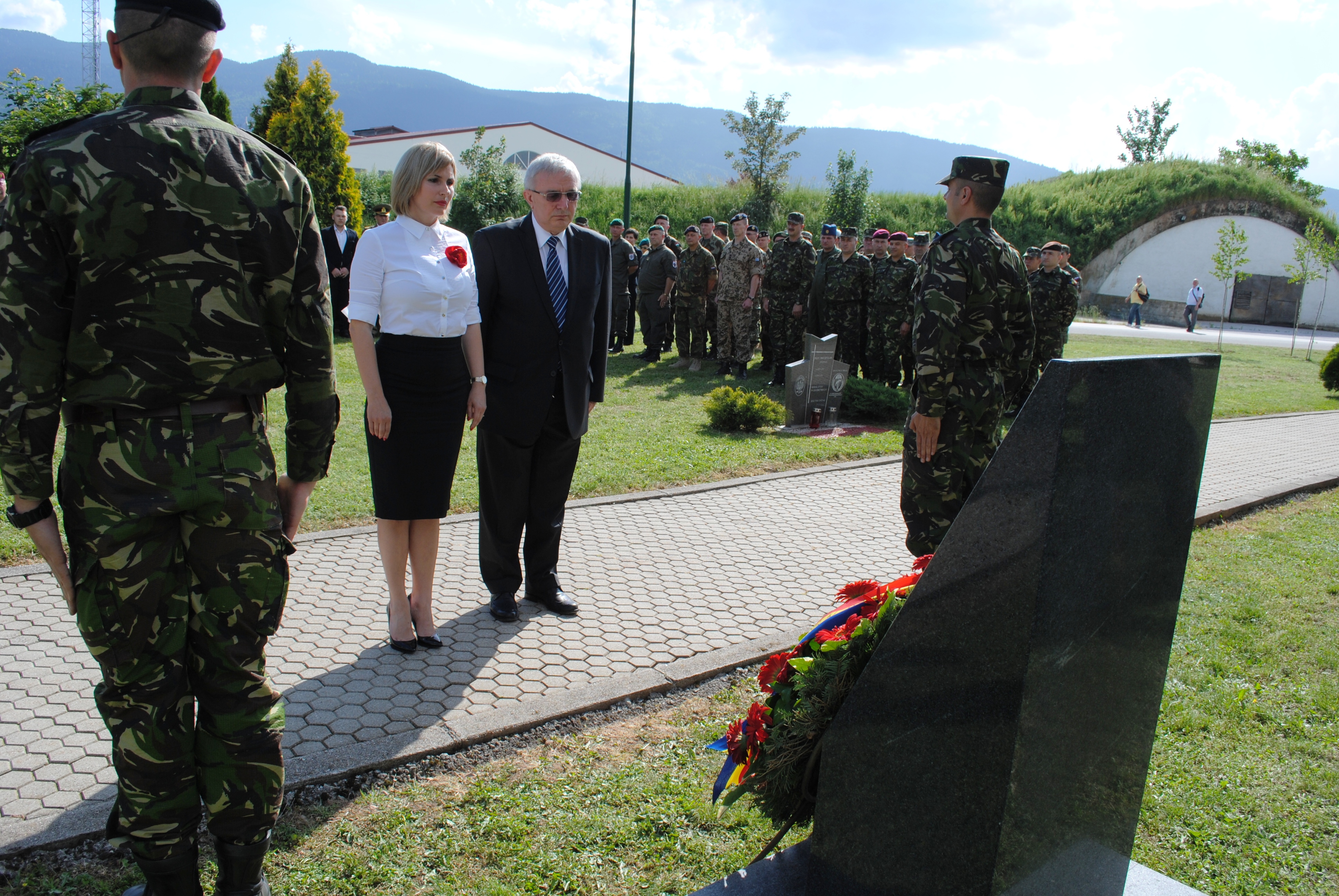 Ceremonie de depunere a unei coroane de flori la monumentul Camp Butmir - 30 mai 2016 'Wreath-laying Ceremony at the monument Camp Butmir - May 30, 2016'