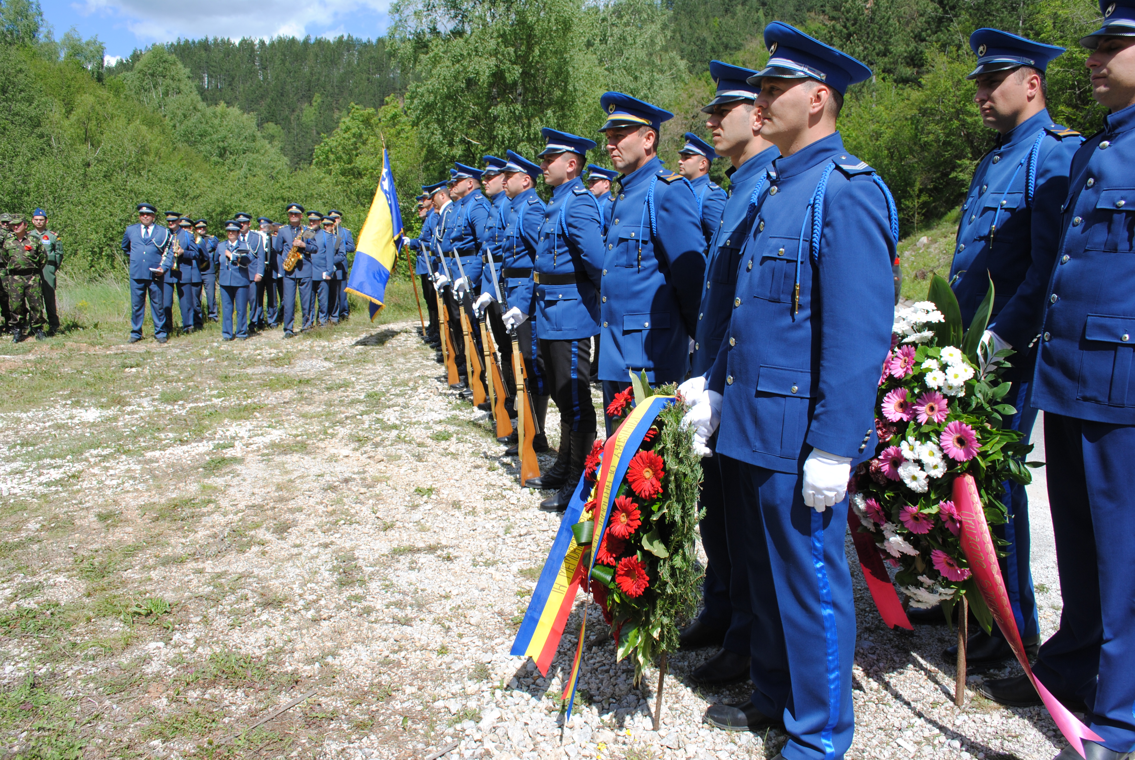 Ceremonie de depunere a unei coroane de flori la monumentul din municipalitatea Trnovo/Culoarul Gorazde - 31 mai 2016 'Wreath-laying Ceremony at the monument of Trnovo municipality/Goradze Corridor – 31st May 2016'