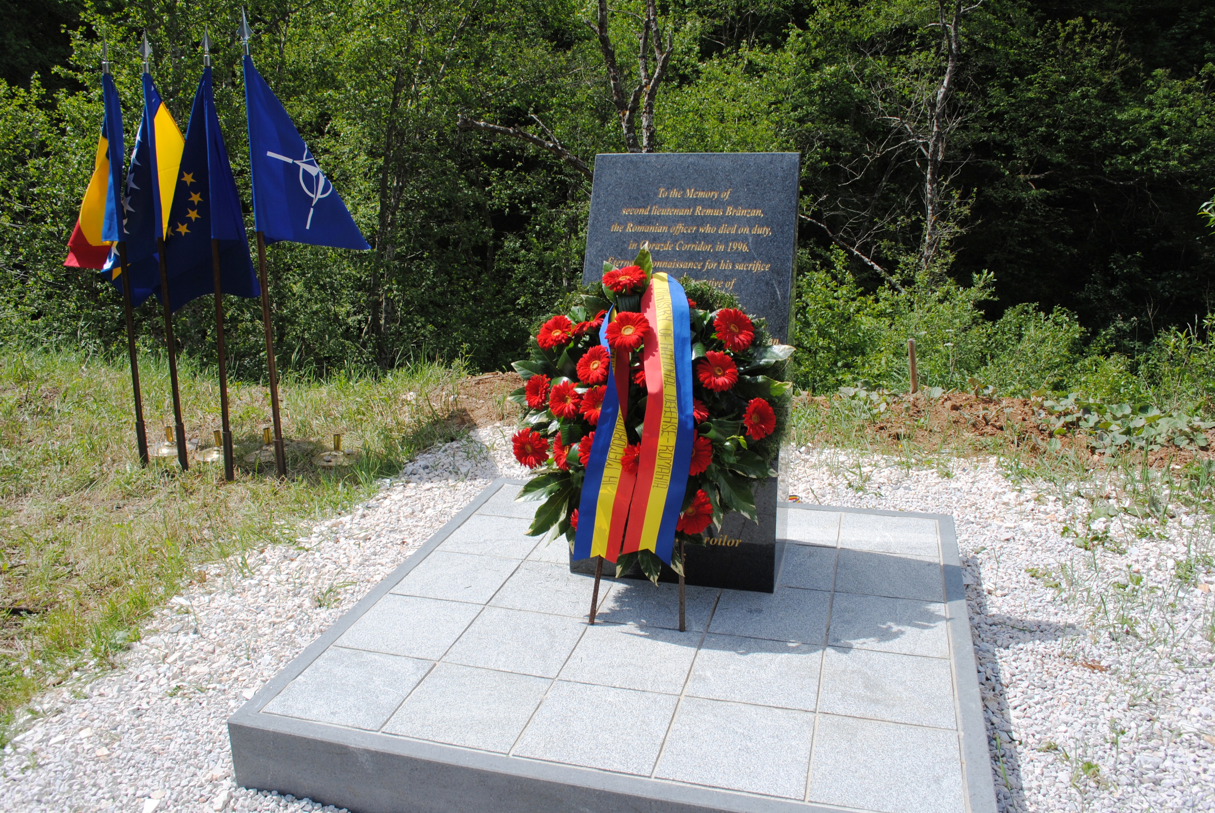 Ceremonie de depunere a unei coroane de flori la monumentul din municipalitatea Trnovo/Culoarul Gorazde - 31 mai 2016 'Wreath-laying Ceremony at the monument of Trnovo municipality/Goradze Corridor – 31st May 2016'