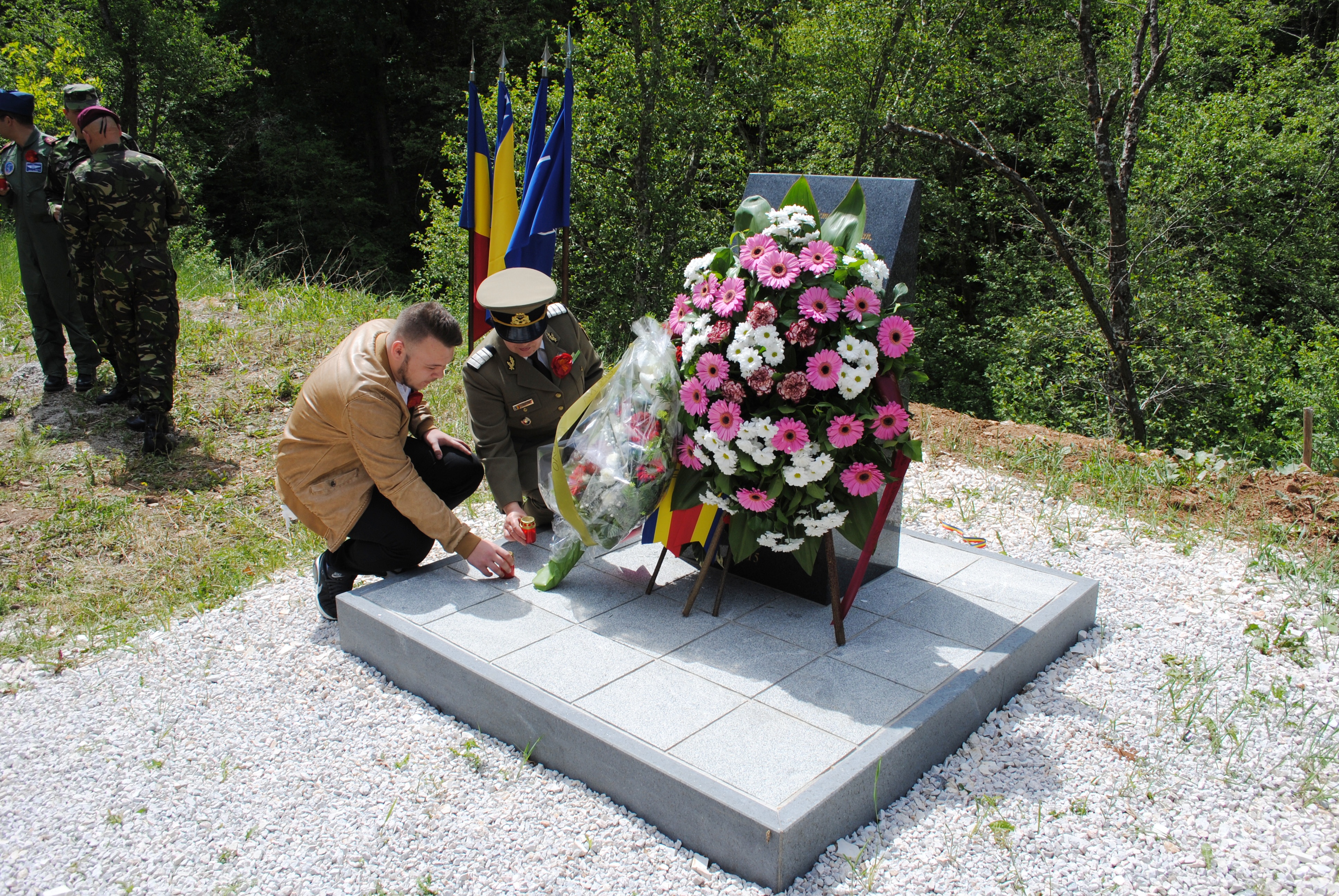 Ceremonie de depunere a unei coroane de flori la monumentul din municipalitatea Trnovo/Culoarul Gorazde - 31 mai 2016 'Wreath-laying Ceremony at the monument of Trnovo municipality/Goradze Corridor – 31st May 2016'