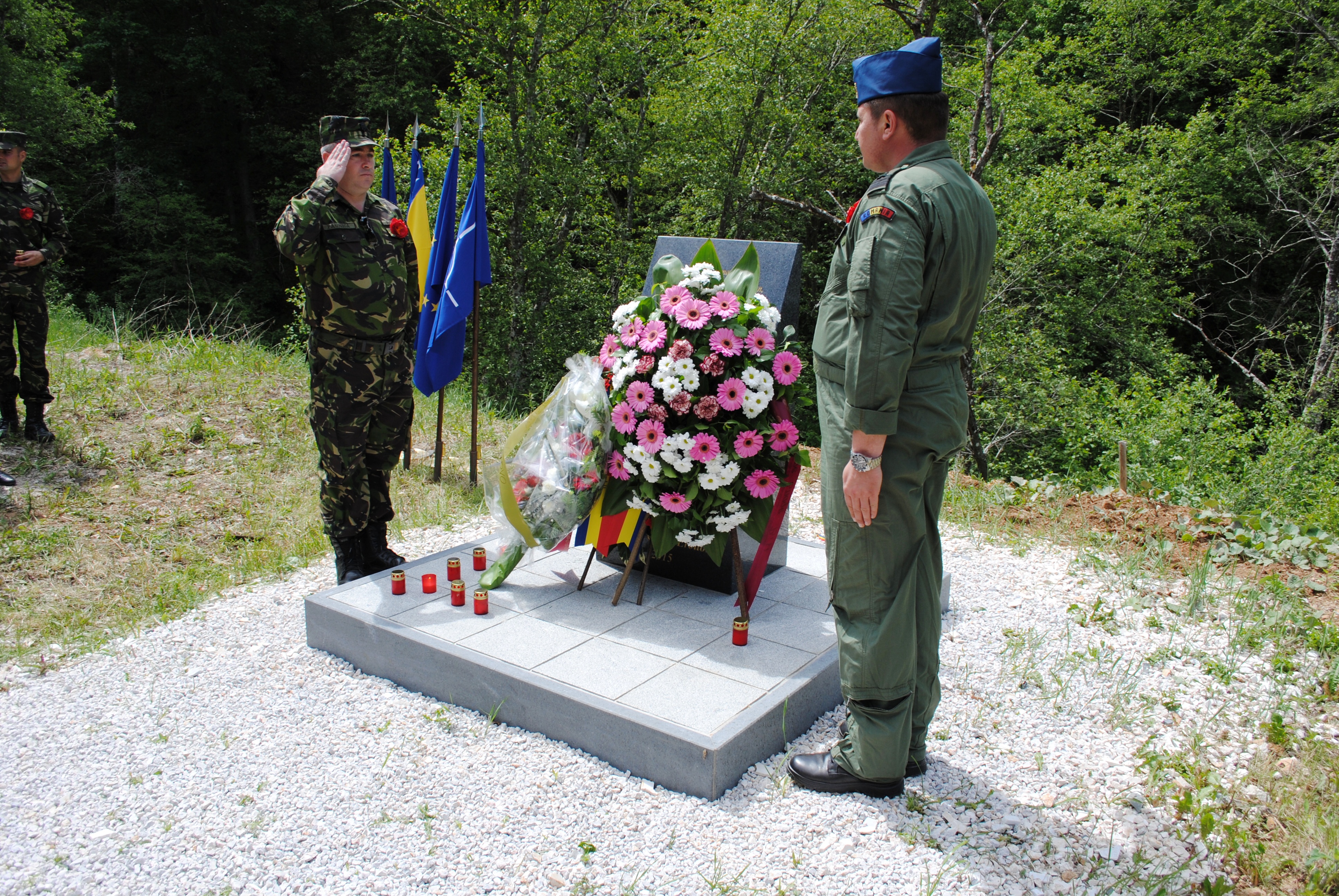 Ceremonie de depunere a unei coroane de flori la monumentul din municipalitatea Trnovo/Culoarul Gorazde - 31 mai 2016 'Wreath-laying Ceremony at the monument of Trnovo municipality/Goradze Corridor – 31st May 2016'