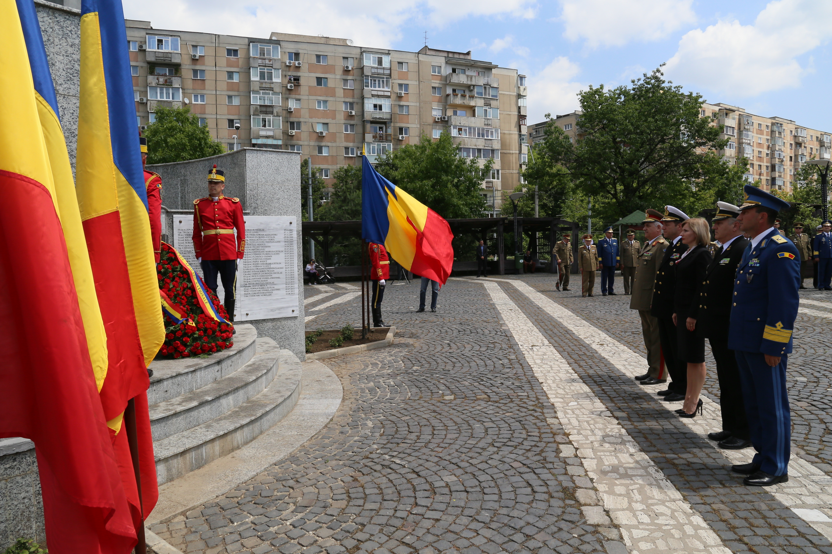 Participarea doamnei secretar de stat Otilia Sava la Ceremonia de depunere de coroane de flori la Monumentul Eroilor Militari Căzuți în Teatrele de Operații - 9 iunie 2016 'Participation of Secretary of State, Mrs. Otilia Sava, at the wreath-laying ceremo