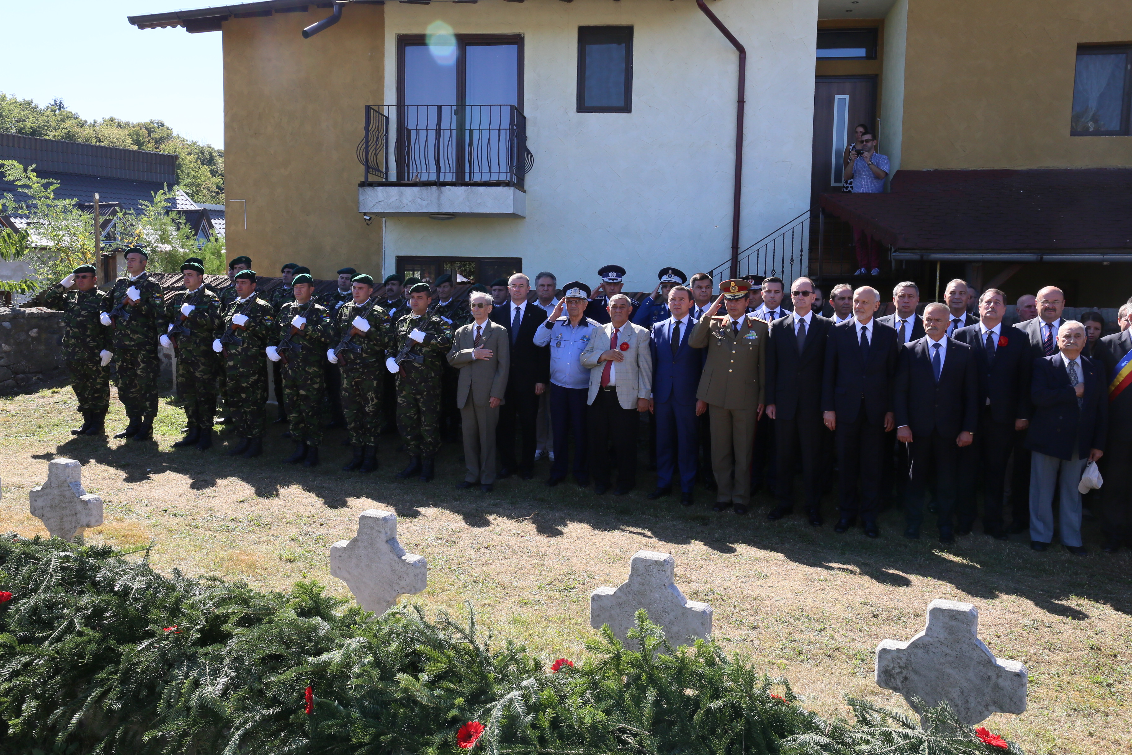 Depuneri coroane de flori la Cimitirul Eroilor din Curtea de Arges - 27 august 2016 Wreaths laying ceremony at the Heroes Cemetery in Curtea de Arges - August 27, 2016