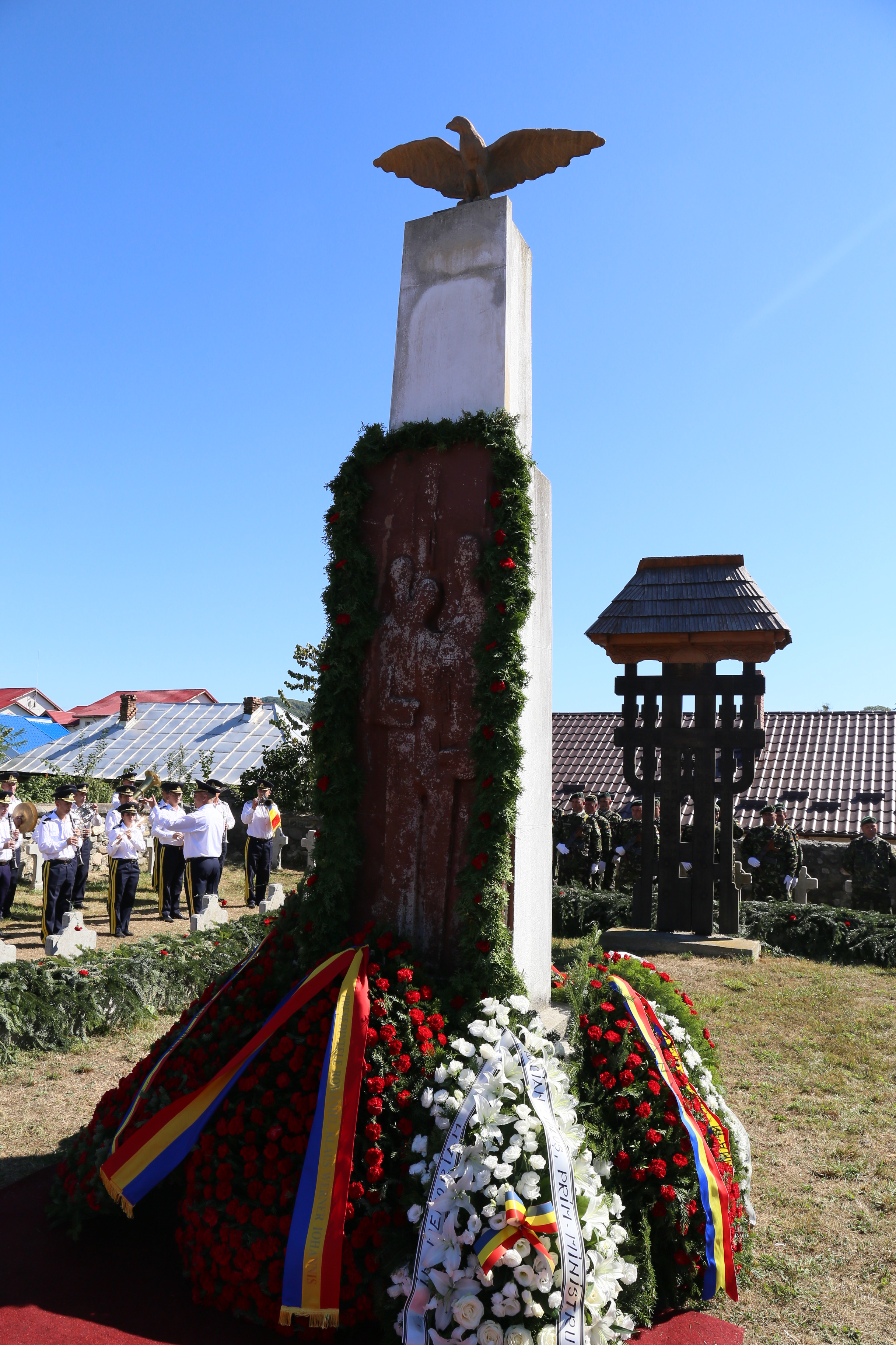 Depuneri coroane de flori la Cimitirul Eroilor din Curtea de Arges - 27 august 2016 'Wreaths laying ceremony at the Heroes Cemetery in Curtea de Arges - August 27, 2016'