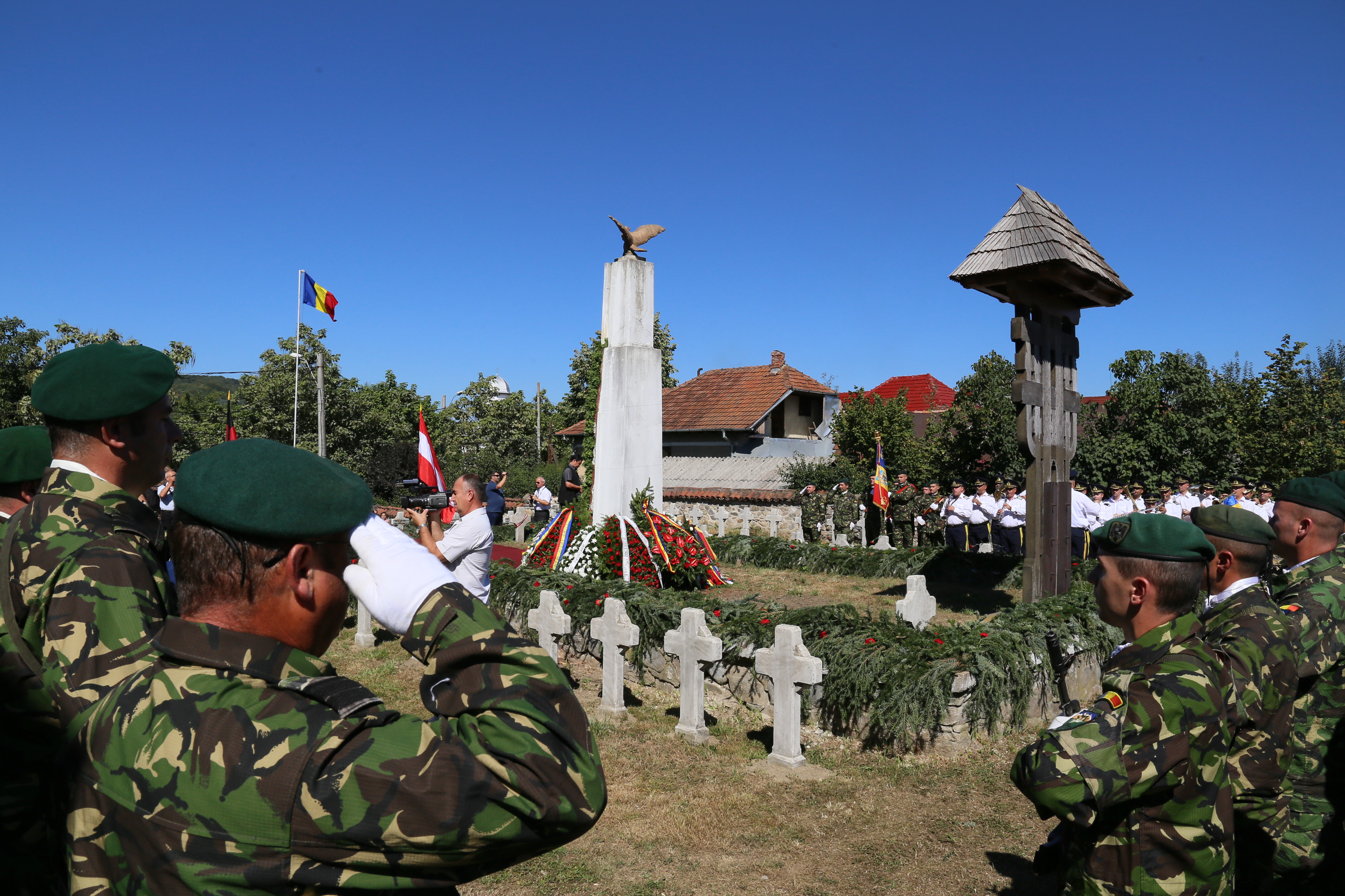 Depuneri coroane de flori la Cimitirul Eroilor din Curtea de Arges - 27 august 2016 'Wreaths laying ceremony at the Heroes Cemetery in Curtea de Arges - August 27, 2016'
