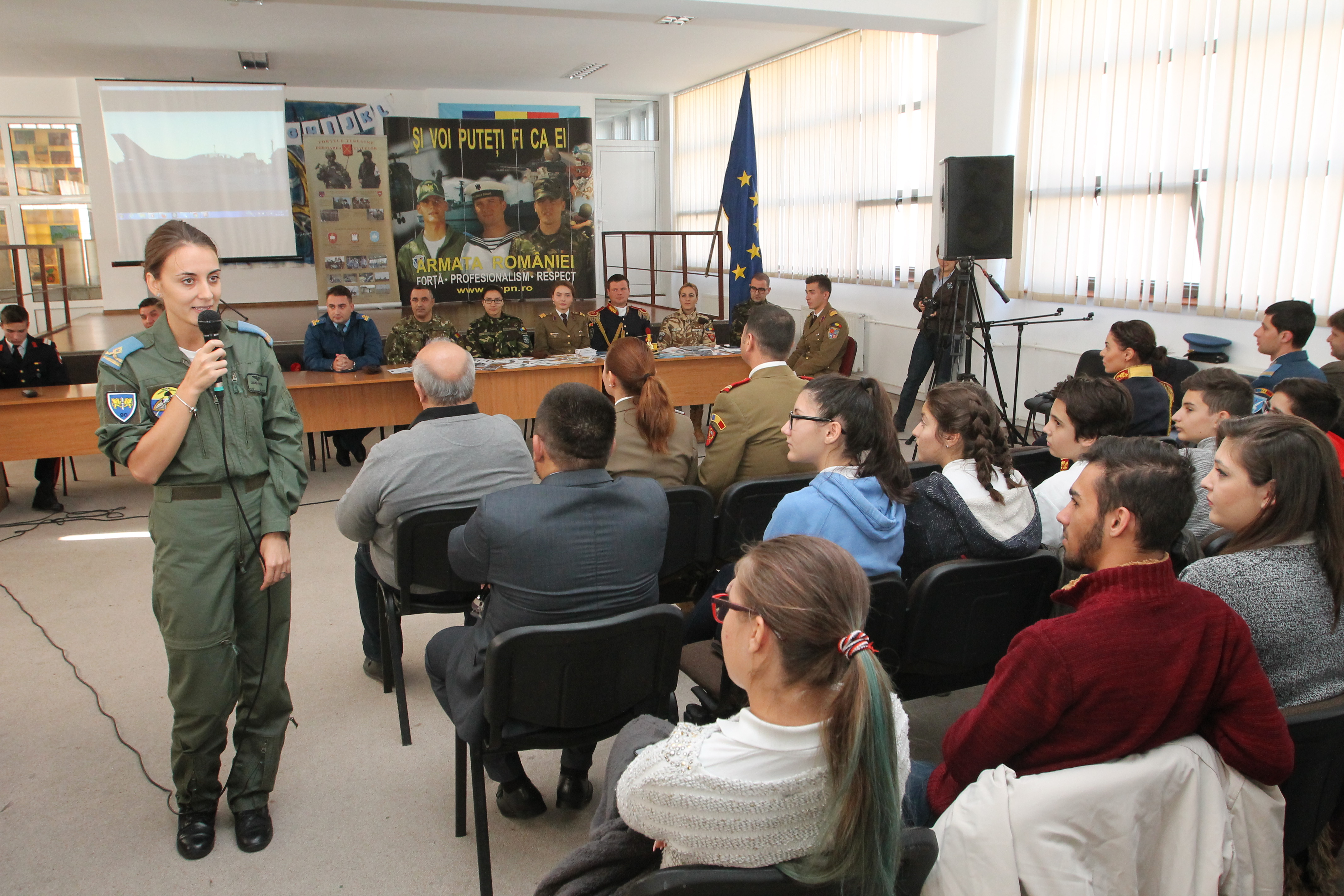 Ziua Armatei în școli - Liceul Teoretic Dimitrie Bolintineanu - 18 octombrie 2016 'Army Day in schools – Dimitrie Bolintineanu high school, October 18, 2016'