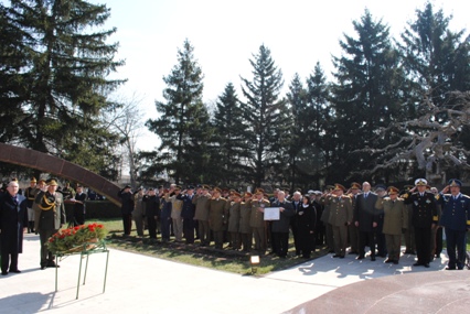 DEPUNERE DE COROANE LA CIMITIRUL EROILOR TURCI DIN BUCURESTI