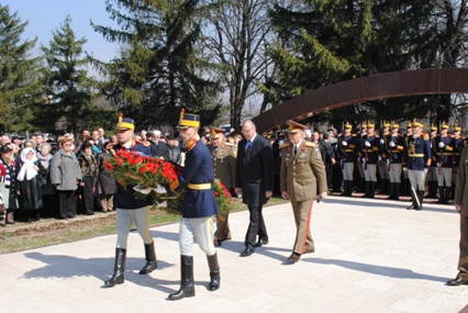 DEPUNERE DE COROANE LA CIMITIRUL EROILOR TURCI DIN BUCURESTI