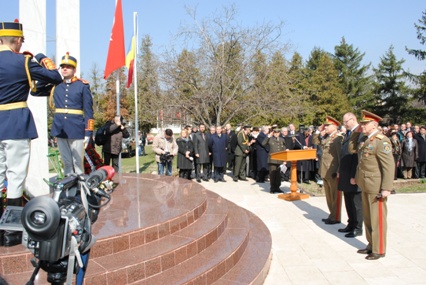 DEPUNERE DE COROANE LA CIMITIRUL EROILOR TURCI DIN BUCURESTI