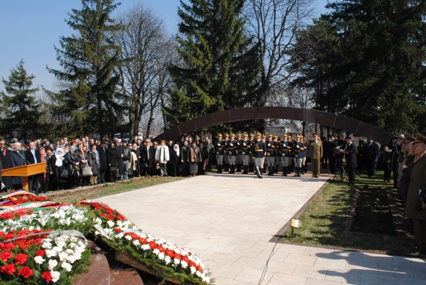 DEPUNERE DE COROANE LA CIMITIRUL EROILOR TURCI DIN BUCURESTI
