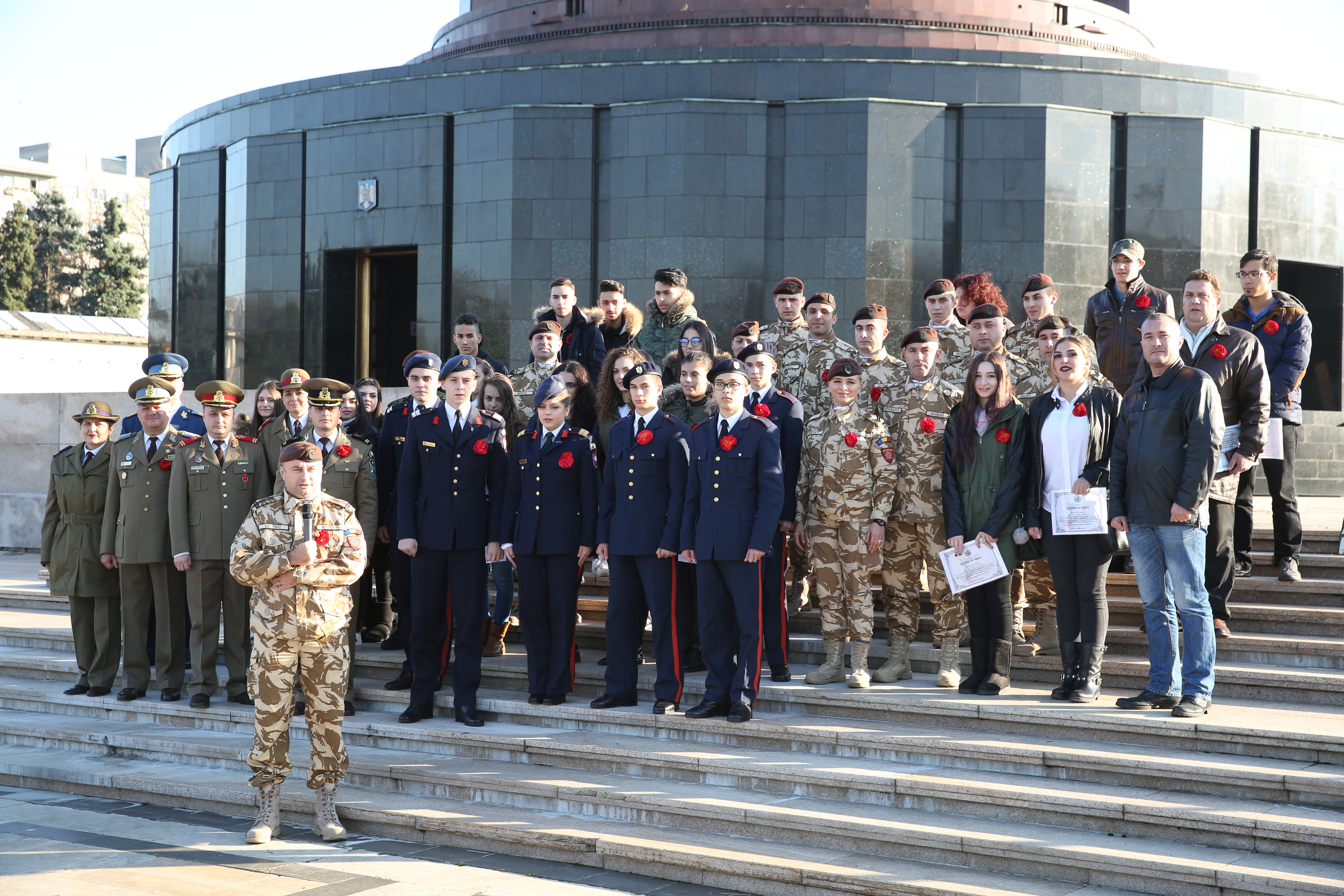 O altfel de lecție de istorie: 'Știți ce se sărbătorește astazi?', Memorialul Eroilor Neamului din Parcul Carol I - 11 noiembrie 2016 'A different history lesson: 'Do you know what is celebrated today?', Heroes Memorial in Carol the Ist  Park - November 1