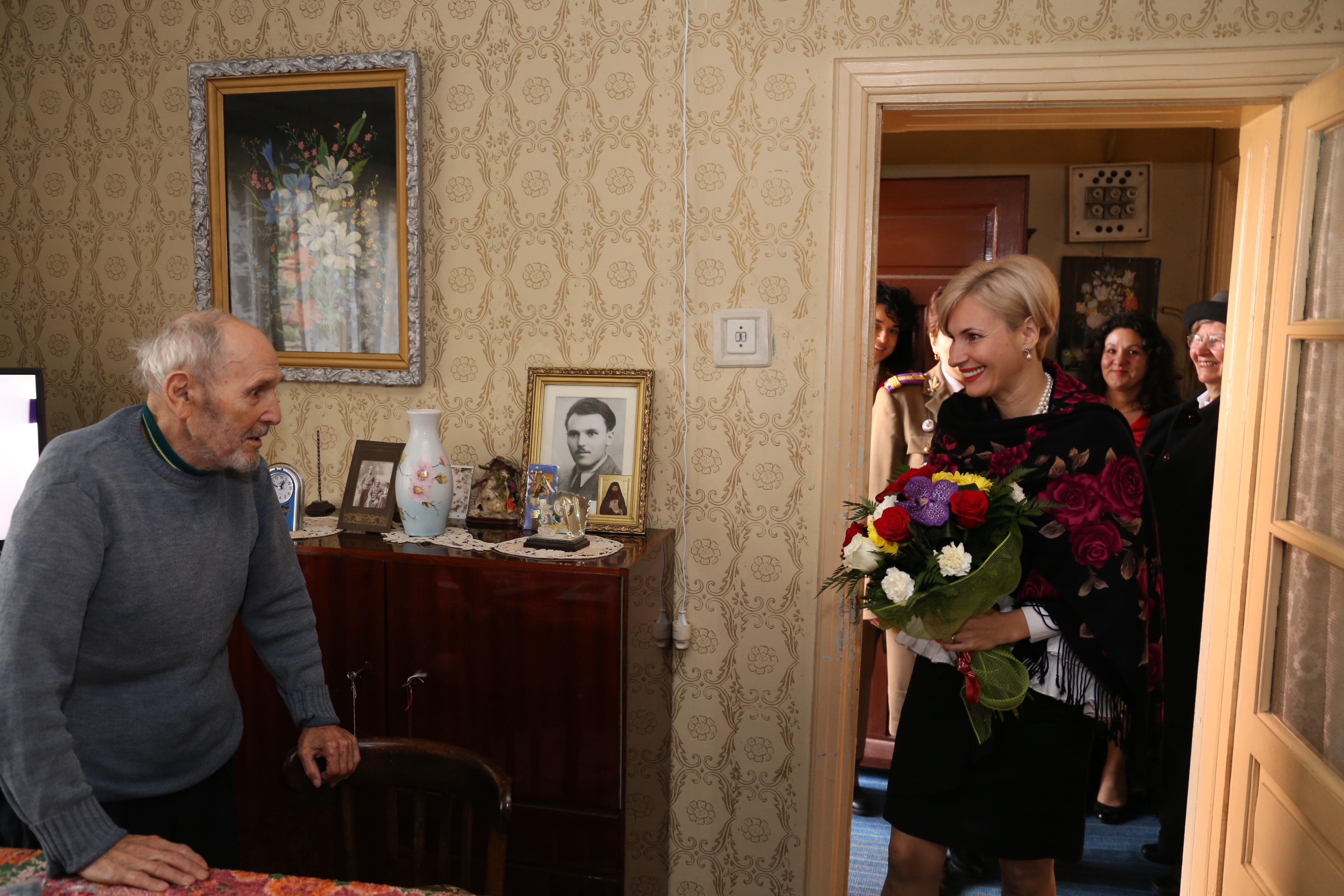 Vizita doamnei secretar de stat Otilia Sava la domnul Slt.rtr. Grosu Ştefan, veteran de război, cu ocazia aniversării vârstei de 95 de ani - 23 noiembrie 2016