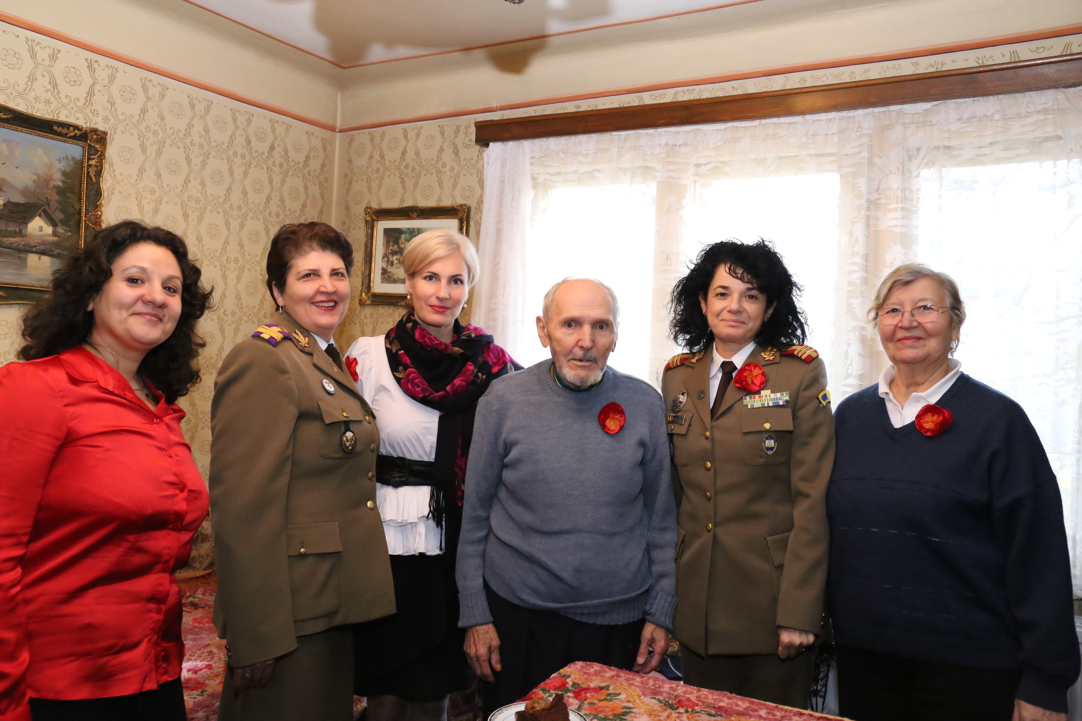 Vizita doamnei secretar de stat Otilia Sava la domnul Slt.'rtr.' Grosu Ştefan, veteran de război, cu ocazia aniversării vârstei de 95 de ani - 23 noiembrie 2016