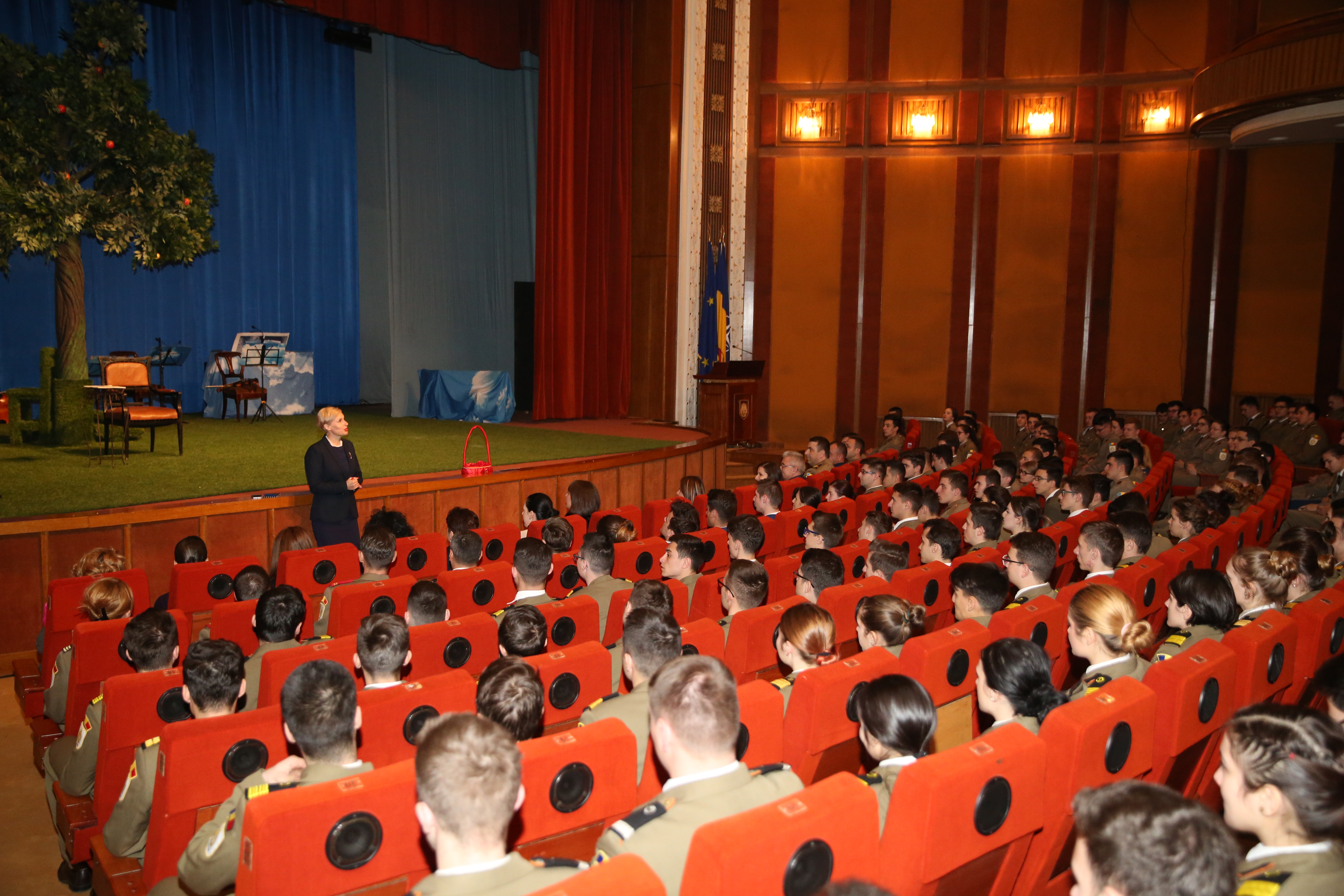 Spectacol de teatru „A douăsprezecea noapte” de William Shakespeare, dedicat studenților Academiei Tehnice Militare, cu prilejul sărbătorilor de iarnă, Aula „Alexandru Ioan Cuza”, 8 decembrie 2016 'Theater show 'Twelfth Night' by William Shakespeare, dedi