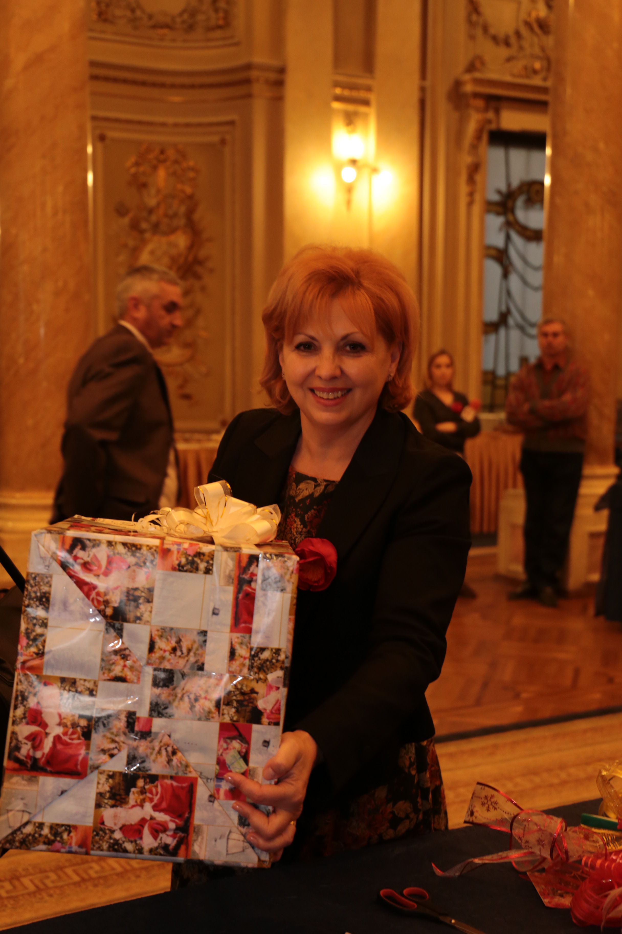 Împachetarea cadourilor de Crăciun pentru copiii decedaților şi răniților din Teatrele de Operații - Cercul Militar Național- 12 decembrie 2016   -   Wrapping the Christmas gifts for children of the deceased and wounded militaries in the theaters of opera
