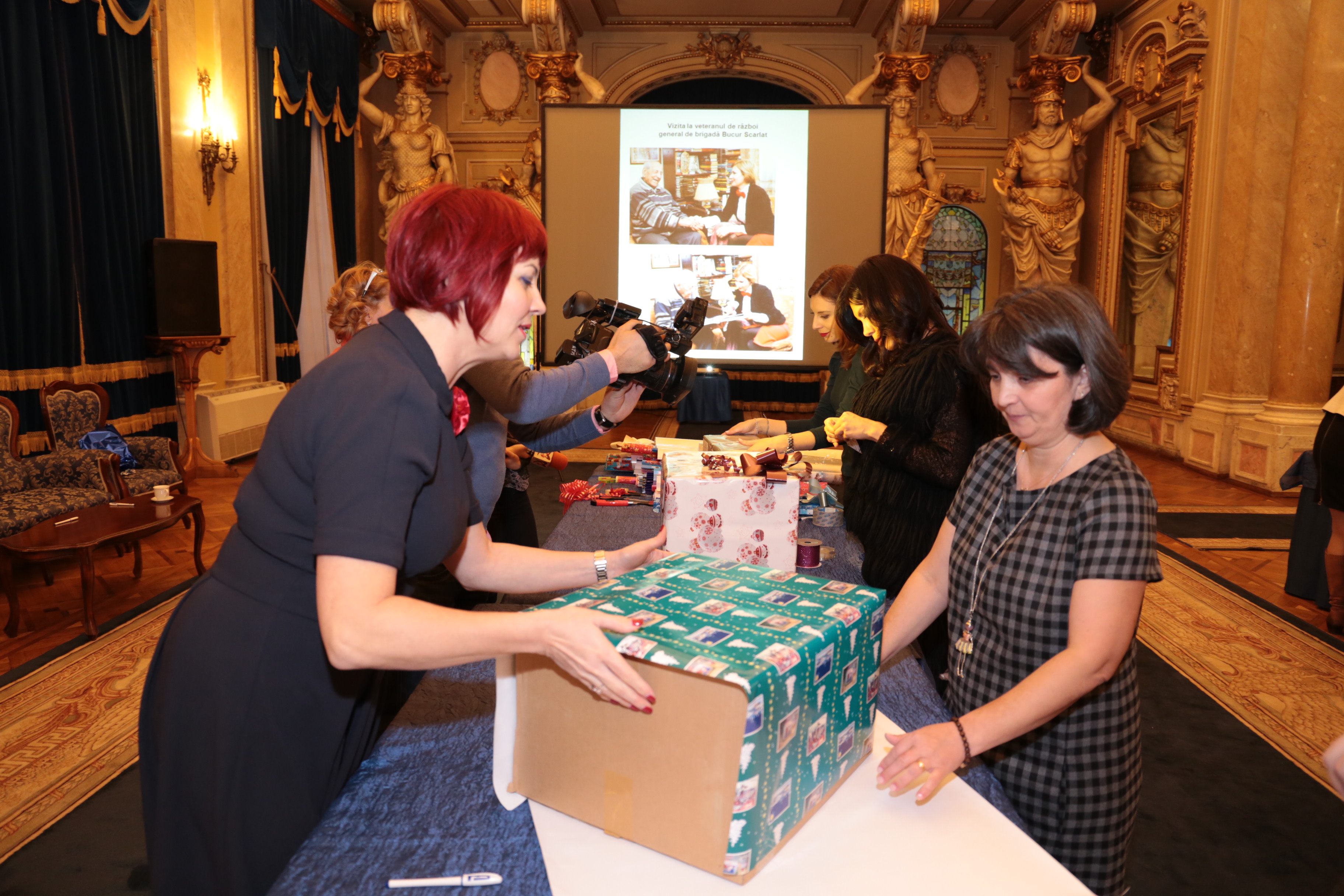 Împachetarea cadourilor de Crăciun pentru copiii decedaților şi răniților din Teatrele de Operații - Cercul Militar Național- 12 decembrie 2016   -   Wrapping the Christmas gifts for children of the deceased and wounded militaries in the theaters of opera