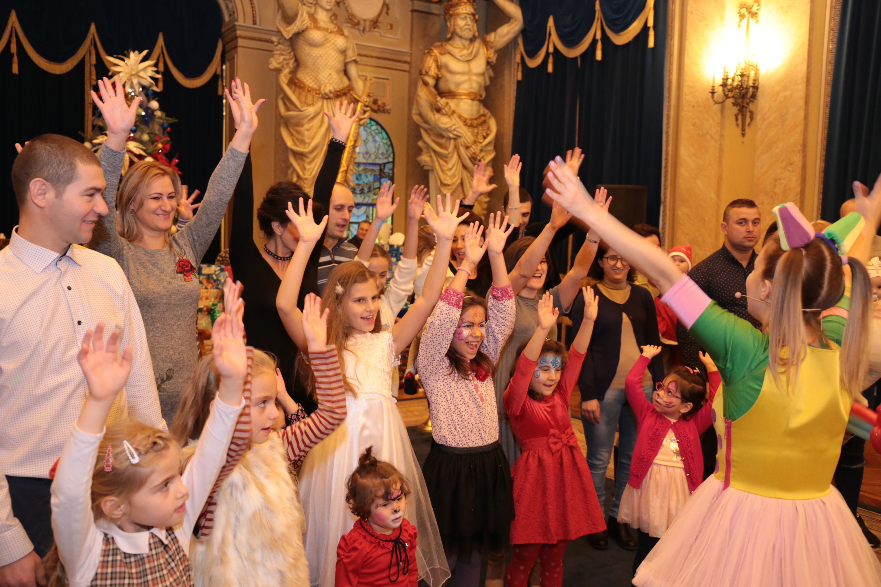 Serbarea Pomului de Crăciun pentru copiii eroilor Armatei României căzuți la datorie sau răniți în misiuni în teatrele de operații - Cercul Militar Național - 13 decembrie 2016.'Christmas Tree celebration for children of the deceased and wounded militarie