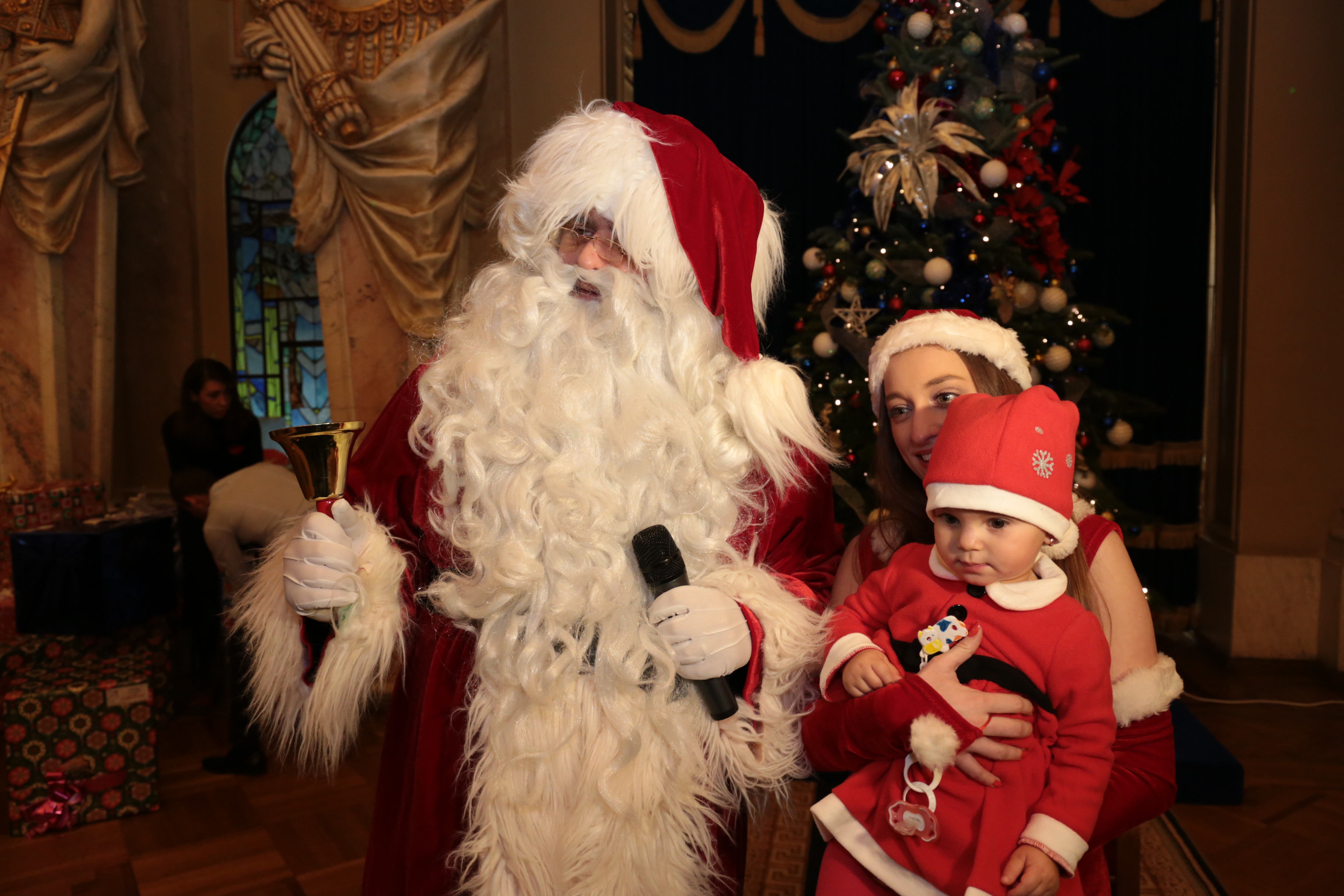 Serbarea Pomului de Crăciun pentru copiii eroilor Armatei României căzuți la datorie sau răniți în misiuni în teatrele de operații - Cercul Militar Național - 13 decembrie 2016.Christmas Tre