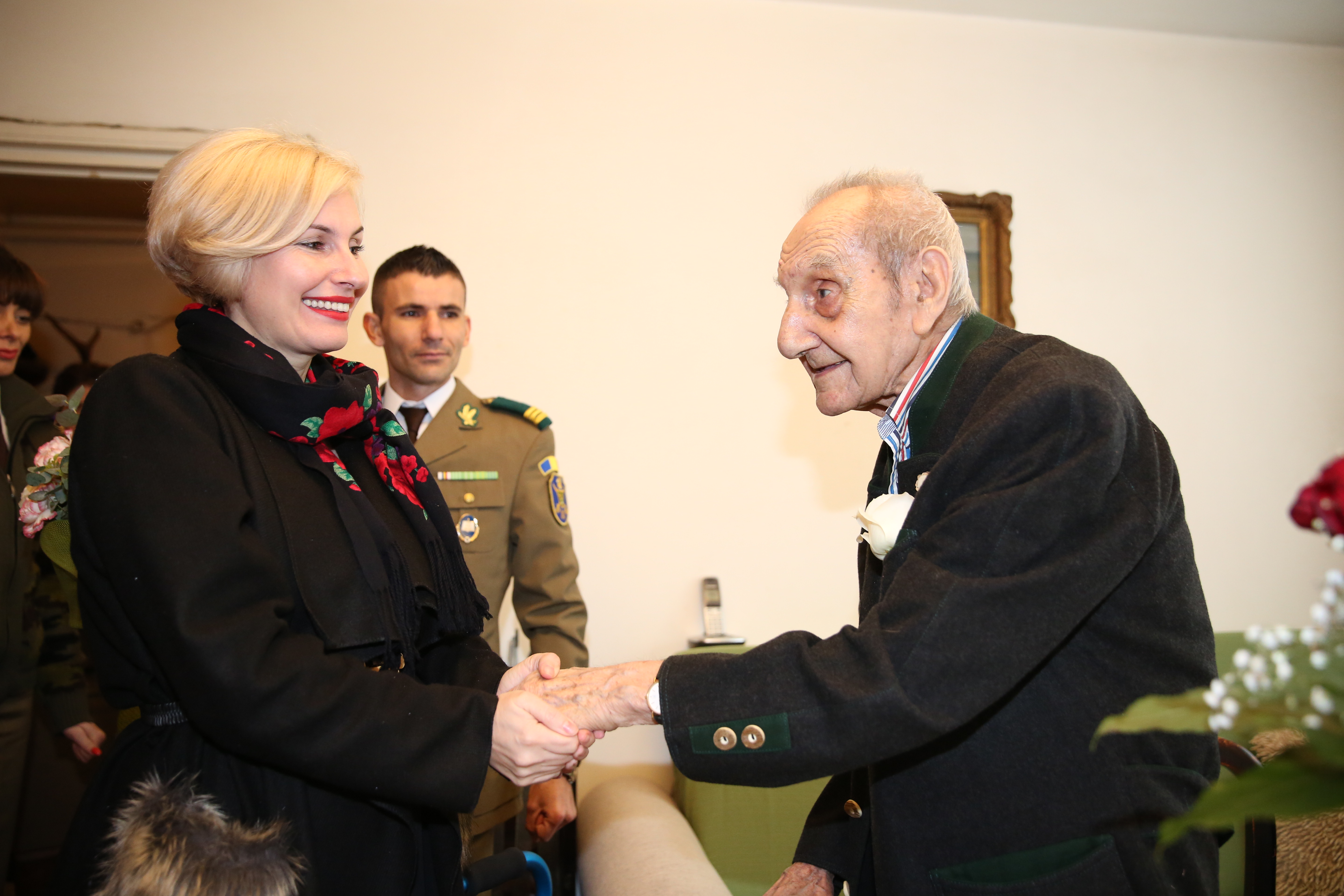 Vizita doamnei secretar de stat Otilia Sava la domnul Lt.col.rtr. Ştefanovici Valentin Paul, veteran de război, cu ocazia aniversării vârstei de 99 de ani - 09 februarie 2017 Visit of the State Se