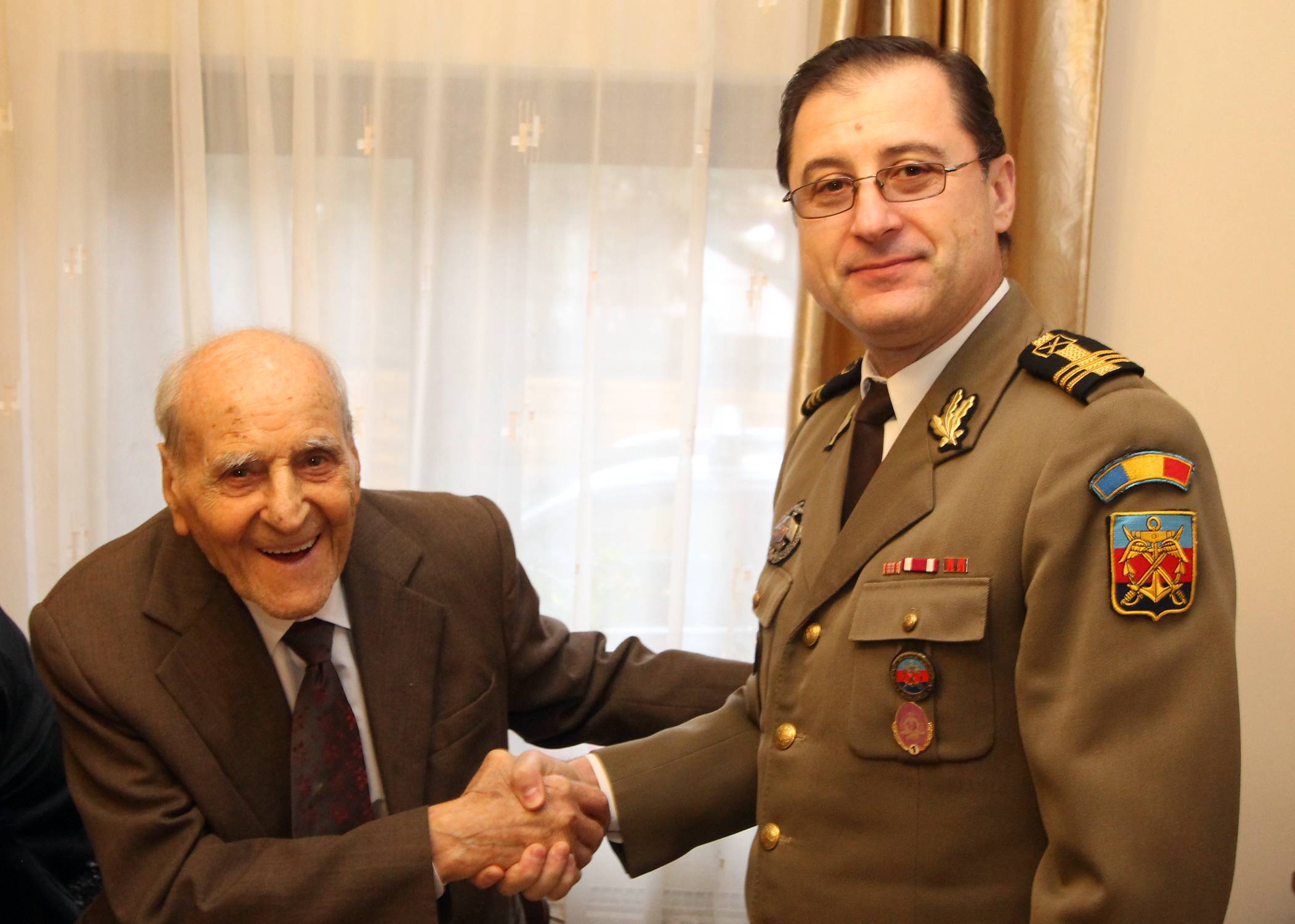 Vizita la domnul Lt.'rtr.' Tăşică Dumitru, veteran de război, cu ocazia aniversării vârstei de 100 de ani - 20 februarie 2017