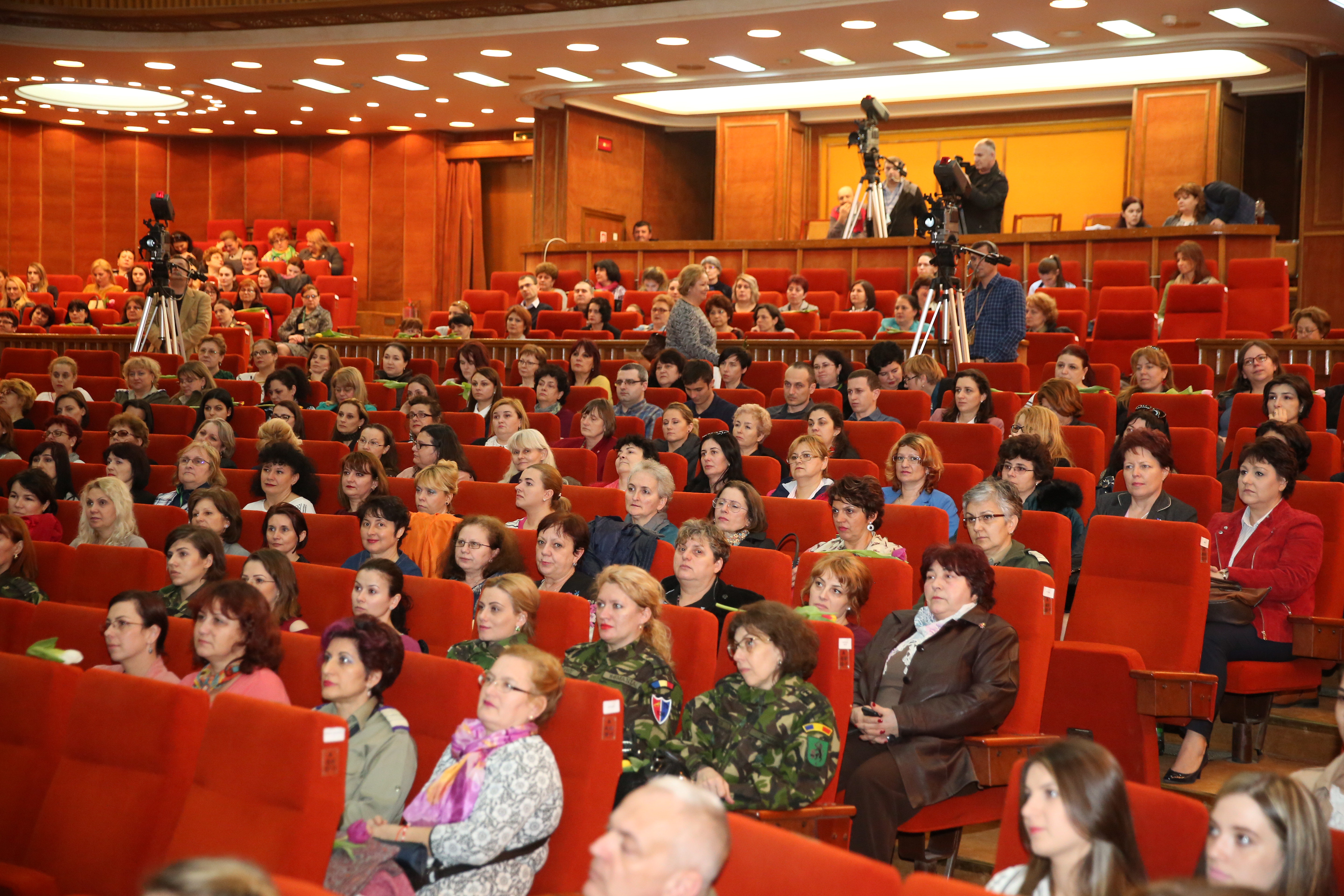 Spectacol de teatru  dedicat femeilor din M.Ap.N., cu ocazia Zilei internaționale a femeii: Tartuffe, de Moliere, Teatrul Metropolis - 07 martie 2017 'Representation of the play Tartuffe, by Molière, dedicated to women from MoD, on the Women’s Day, Metrop