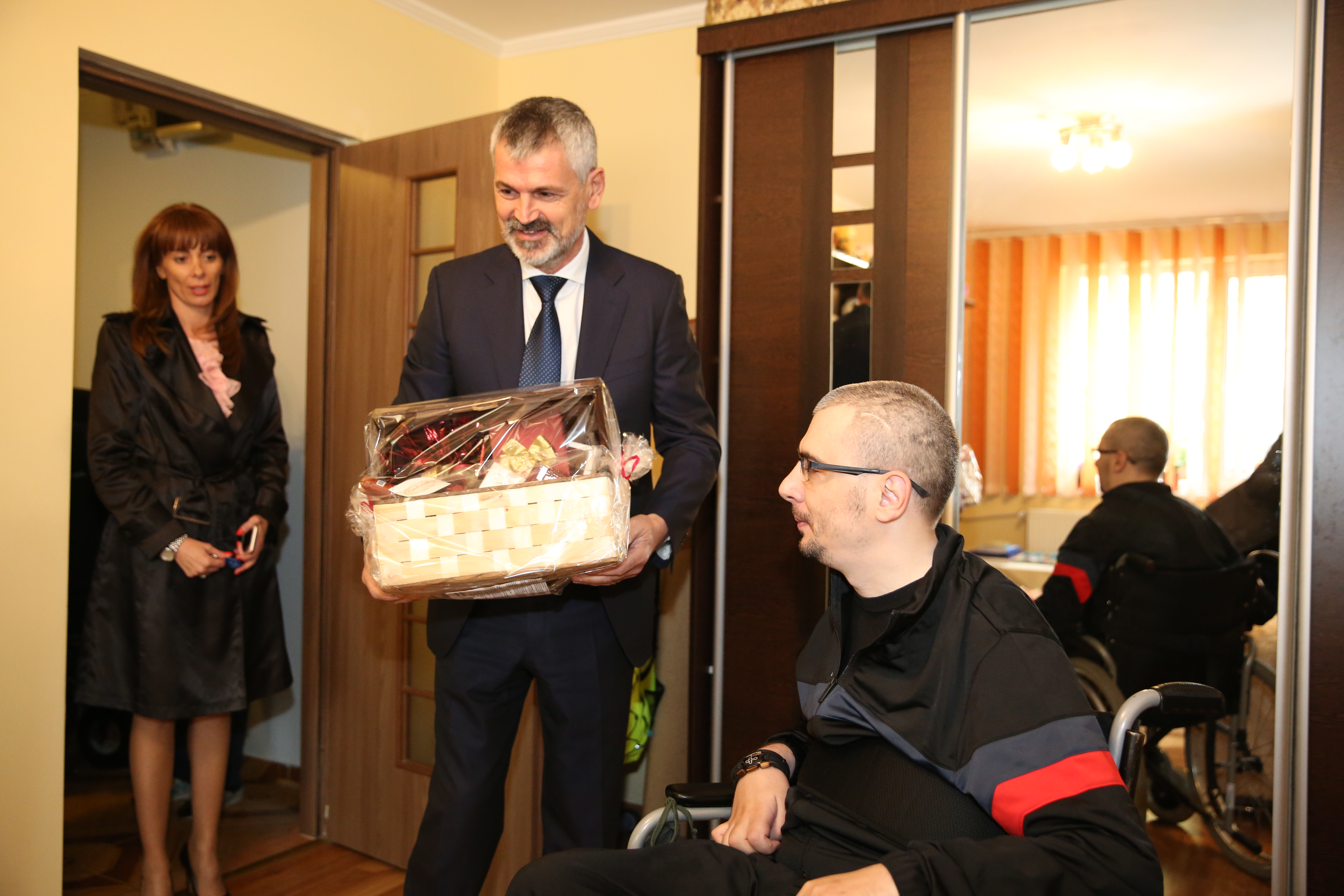 Vizita domnului secretar de stat Nicolae Nasta acasă la plt. 'rtr.' Daniel Porumb, cu ocazia Sărbătorilor Pascale - 12 aprilie 2017