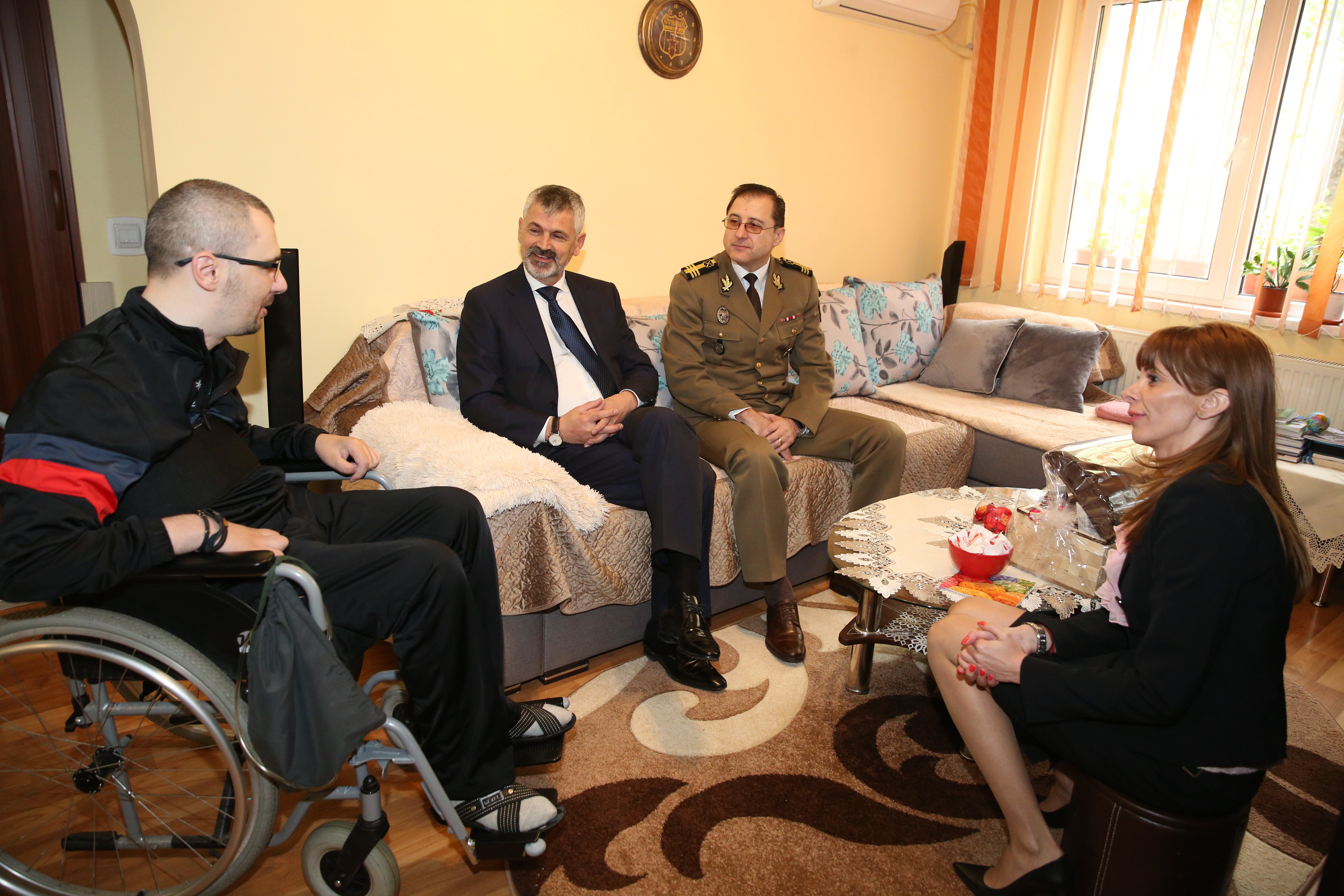 Vizita domnului secretar de stat Nicolae Nasta acasă la plt. 'rtr.' Daniel Porumb, cu ocazia Sărbătorilor Pascale - 12 aprilie 2017