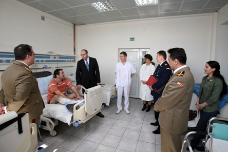 VIZITA LA MILITARII RANITI IN TEATRELE DE OPERATII