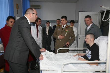 VIZITA LA MILITARII RANITI IN TEATRELE DE OPERATII