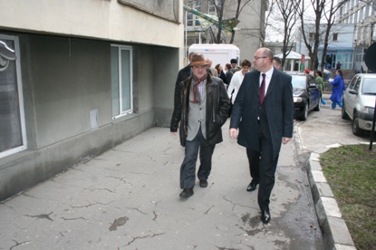 VIZITA LA MILITARII RANITI IN TEATRELE DE OPERATII