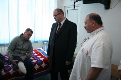 VIZITA LA MILITARII RANITI IN TEATRELE DE OPERATII