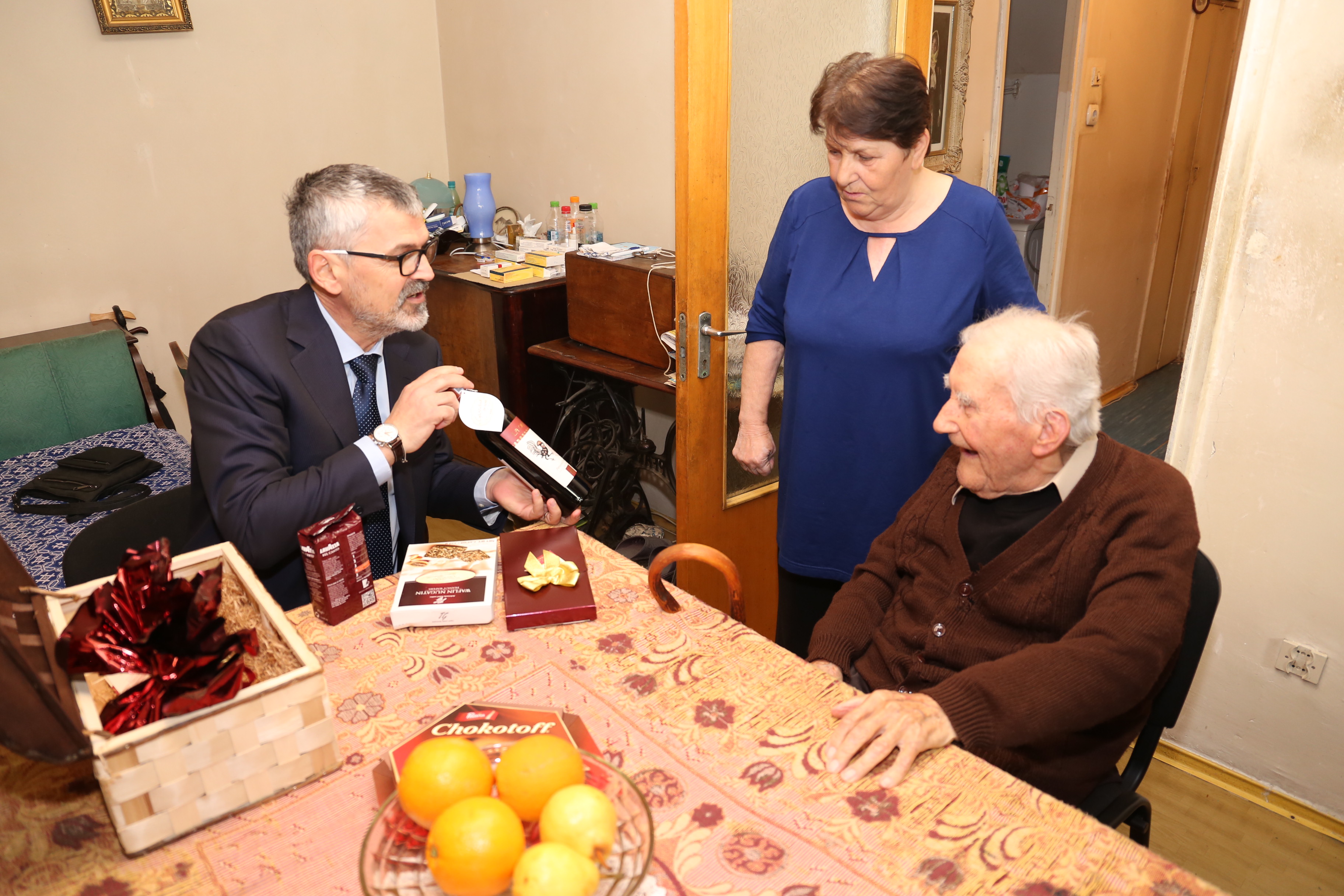 Vizita domnului secretar de stat Nicolae Nasta acasă la domnul col. 'rtr.' Peterfiu Alexandru Mircea Ioan, cu ocazia Sărbătorilor Pascale - 13 aprilie 2017