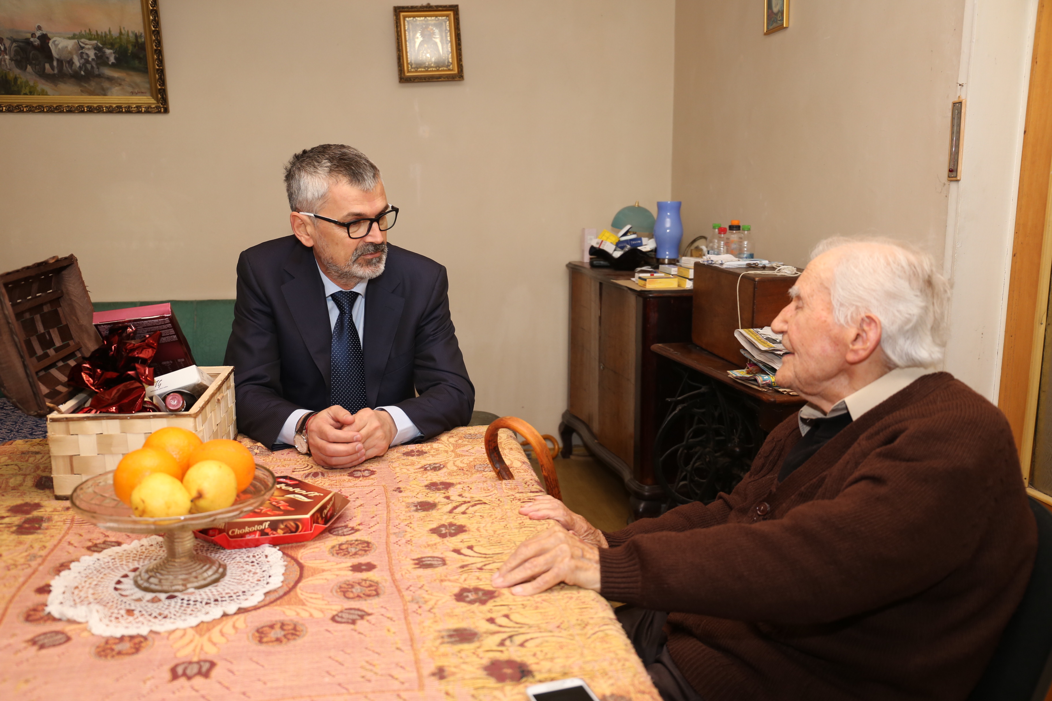 Vizita domnului secretar de stat Nicolae Nasta acasă la domnul col. 'rtr.' Peterfiu Alexandru Mircea Ioan, cu ocazia Sărbătorilor Pascale - 13 aprilie 2017