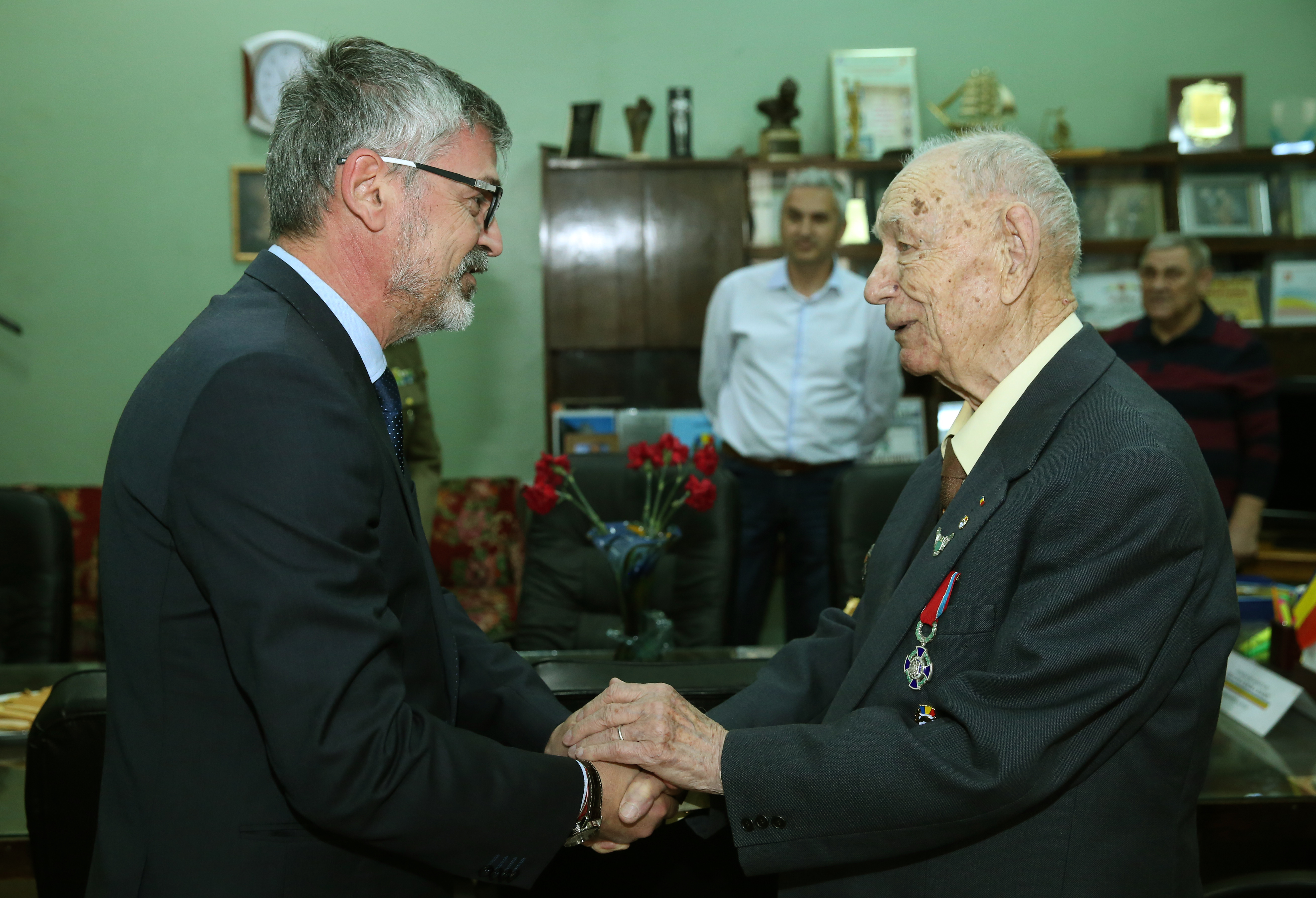 Vizita domnului secretar de stat Nicolae Nasta la domnul Gl. lt. 'rtr.' Constantin Didulescu, cu ocazia aniversării vârstei de 94 de ani  - 07 aprilie 2017