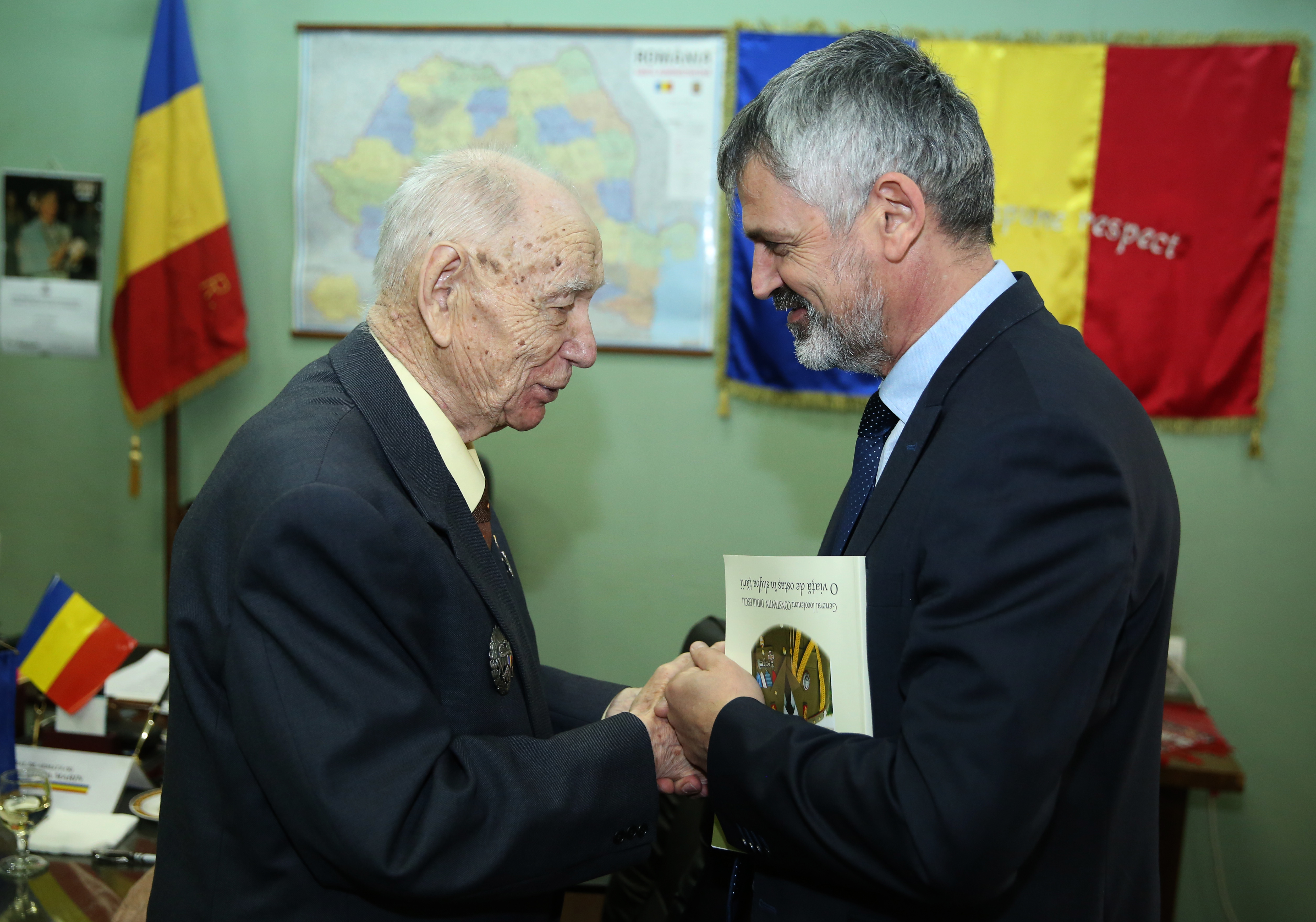 Vizita domnului secretar de stat Nicolae Nasta la domnul Gl. lt. 'rtr.' Constantin Didulescu, cu ocazia aniversării vârstei de 94 de ani  - 07 aprilie 2017