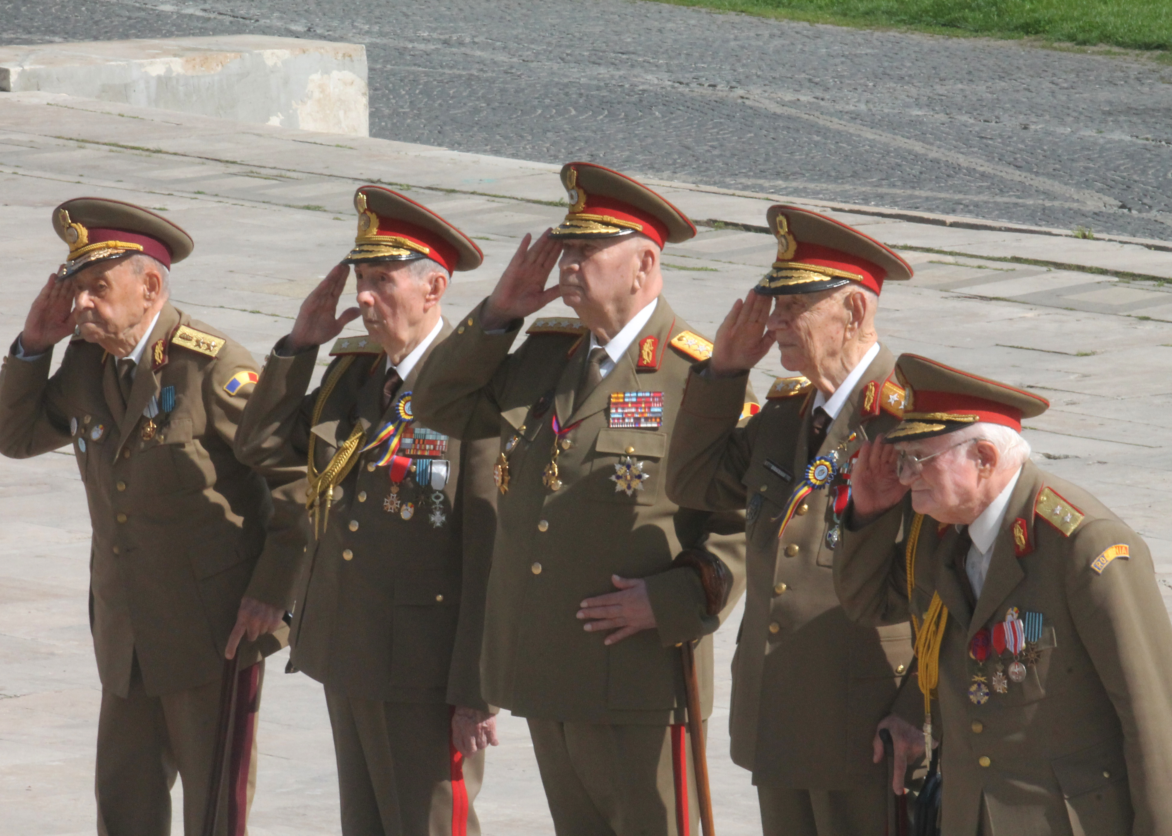 Ceremonia militară prilejuită de sărbătorirea 'Zilei Veteranilor de Război', Monumentul Eroilor Patriei, Universitatea Națională de Apărare 'Carol I' - 28 aprilie 2017