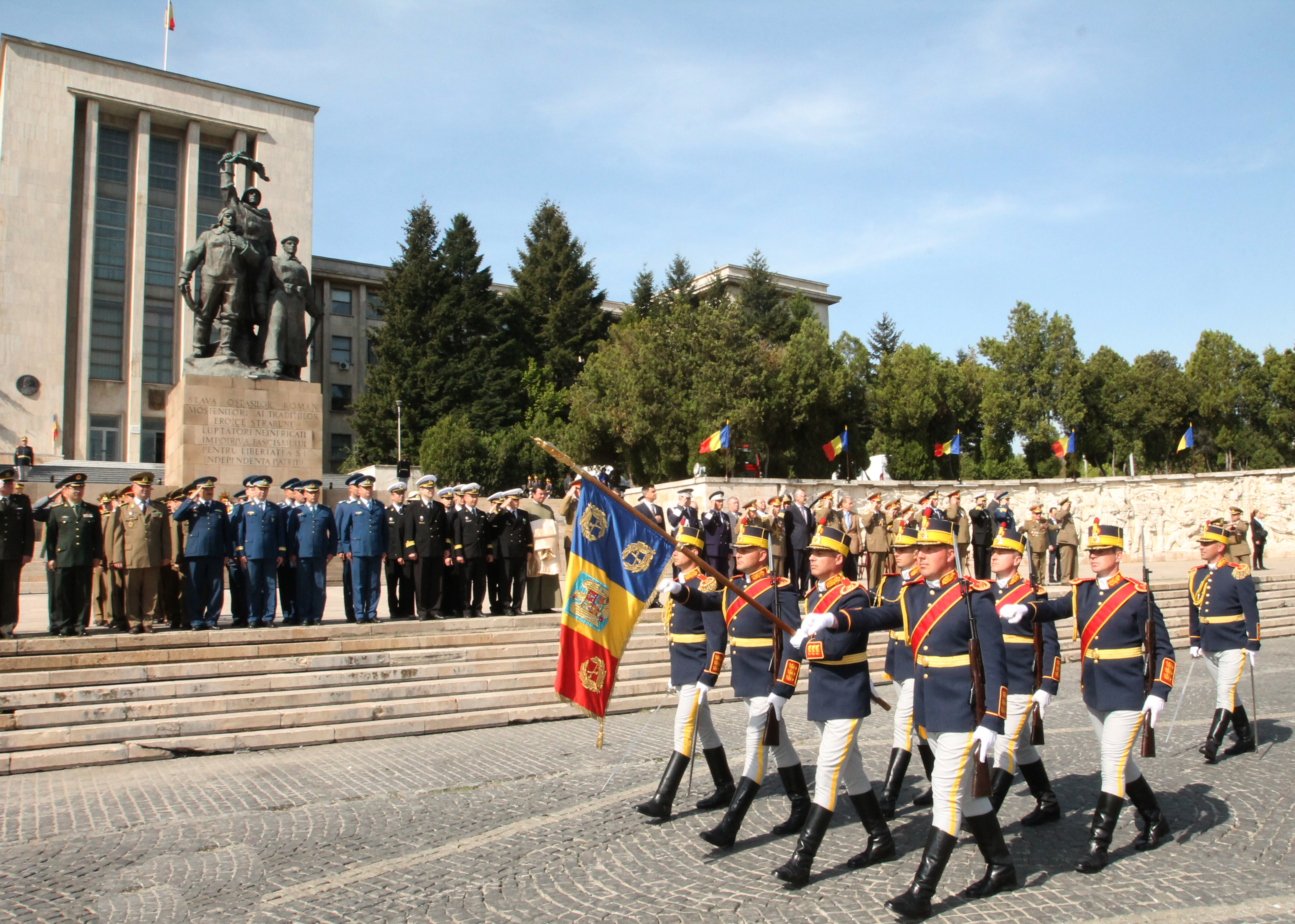 Ceremonia militară prilejuită de sărbătorirea 'Zilei Veteranilor de Război', Monumentul Eroilor Patriei, Universitatea Națională de Apărare 'Carol I' - 28 aprilie 2017