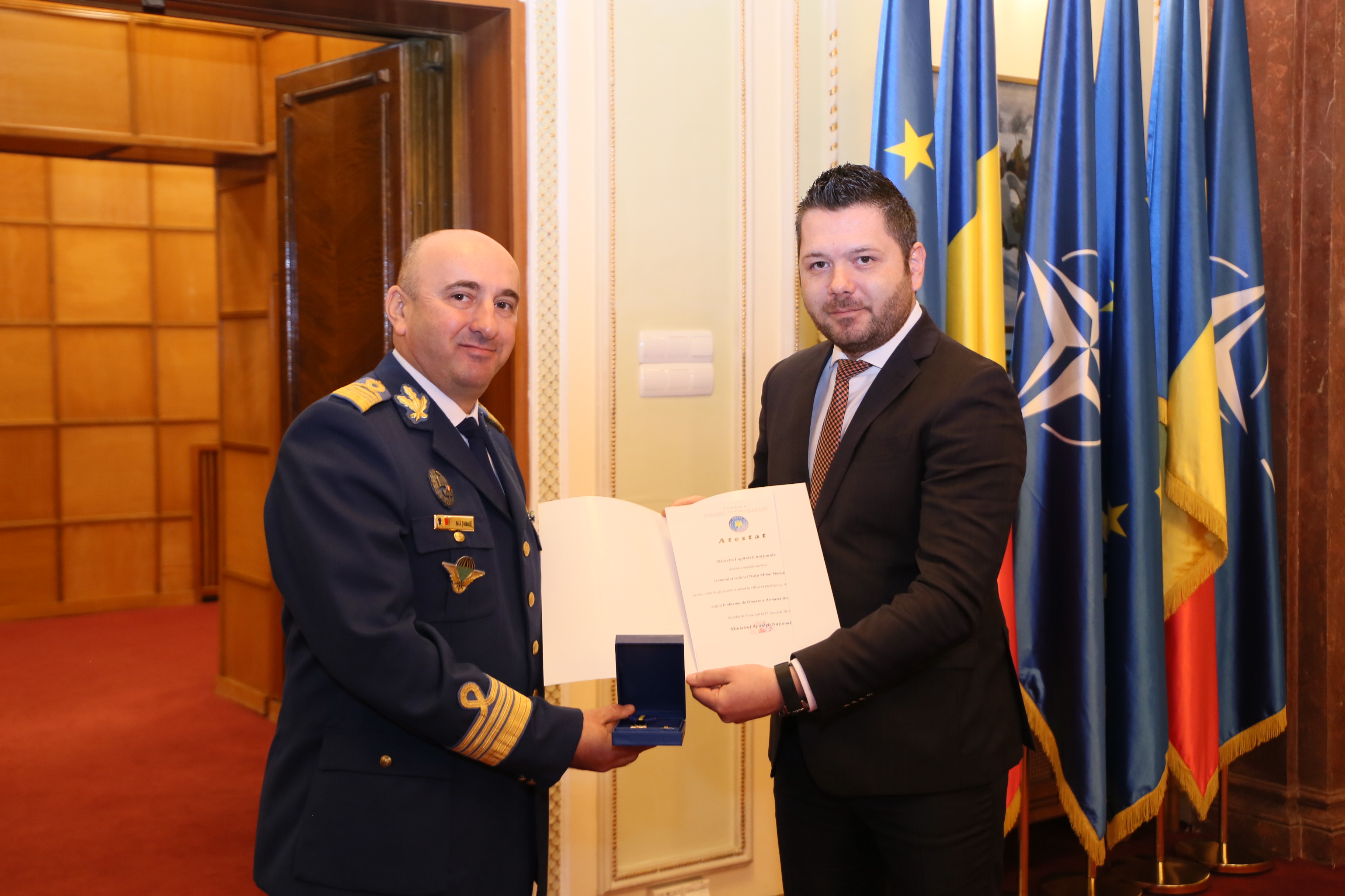 Participarea Secretarului de stat pentru relația cu Parlamentul și calitatea vieții personalului la festivitatea de înmânare a Certificatului Record Național și de conferire a Emblemei de Onoare a Armatei României colonelului Neculai Nuțu