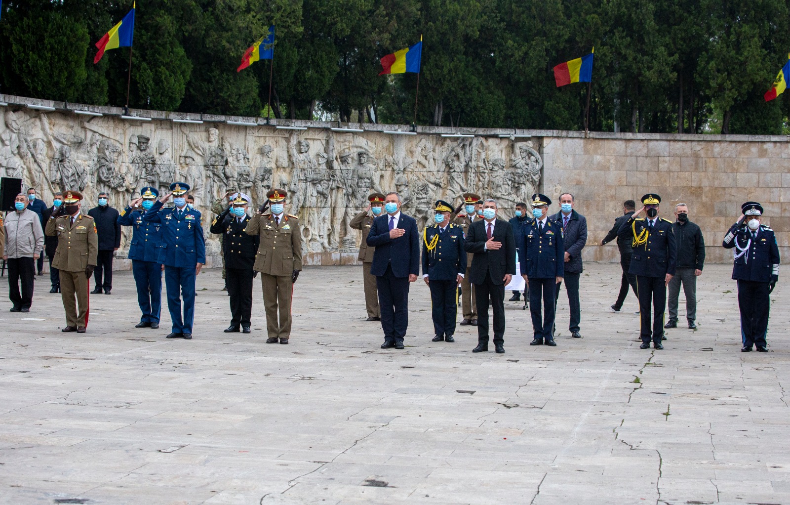 Ceremonia militară de depunere de coroane de flori la Monumentul Eroilor Patriei din Capitală, cu ocazia Zilei veteranilor de război, 29 Aprilie 2021