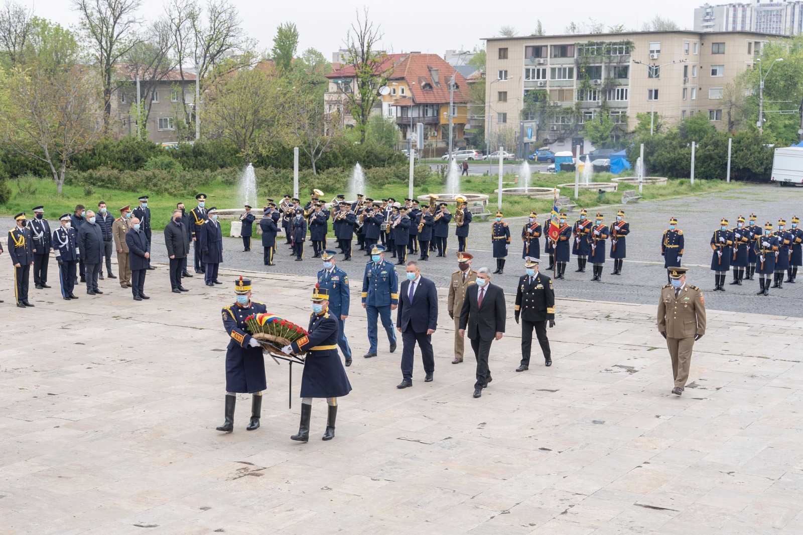 Ceremonia militară de depunere de coroane de flori la Monumentul Eroilor Patriei din Capitală, cu ocazia Zilei veteranilor de război, 29 Aprilie 2021