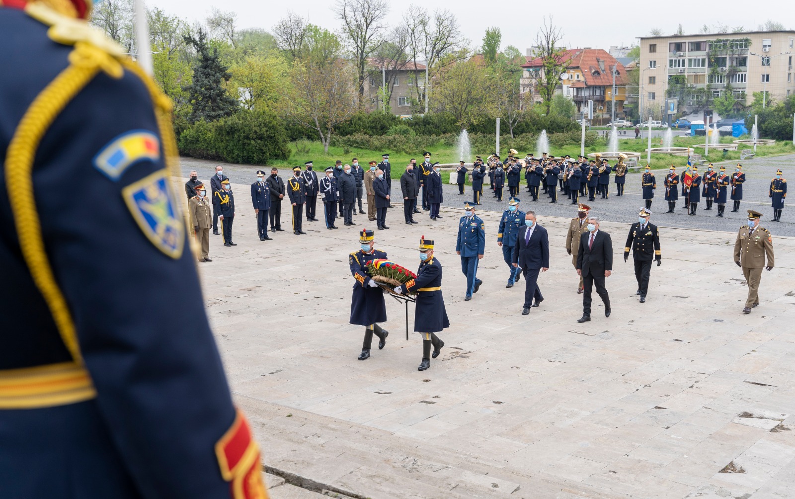 Ceremonia militară de depunere de coroane de flori la Monumentul Eroilor Patriei din Capitală, cu ocazia Zilei veteranilor de război, 29 Aprilie 2021