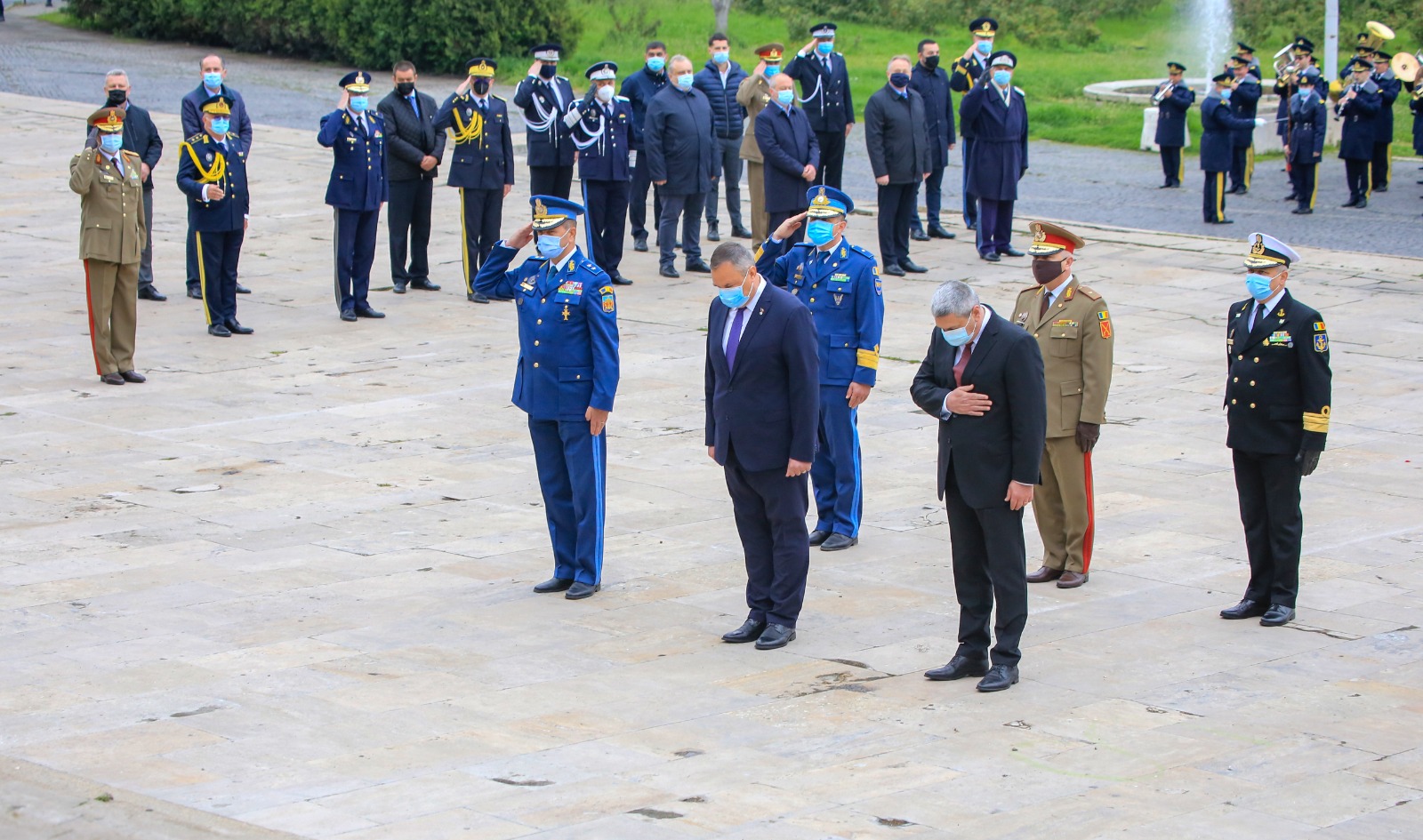 Ceremonia militară de depunere de coroane de flori la Monumentul Eroilor Patriei din Capitală, cu ocazia Zilei veteranilor de război, 29 Aprilie 2021