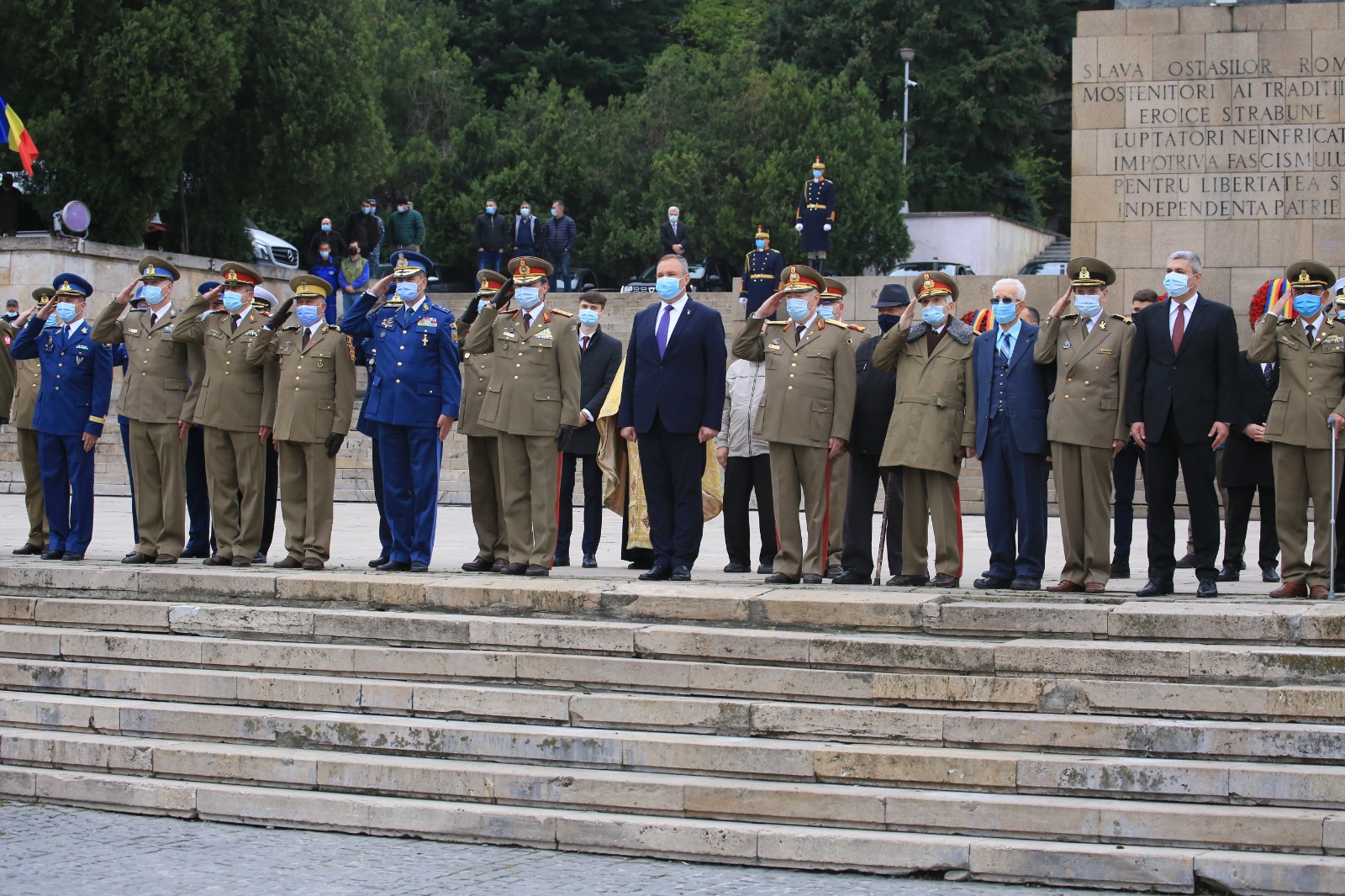 Ceremonia militară de depunere de coroane de flori la Monumentul Eroilor Patriei din Capitală, cu ocazia Zilei veteranilor de război, 29 Aprilie 2021