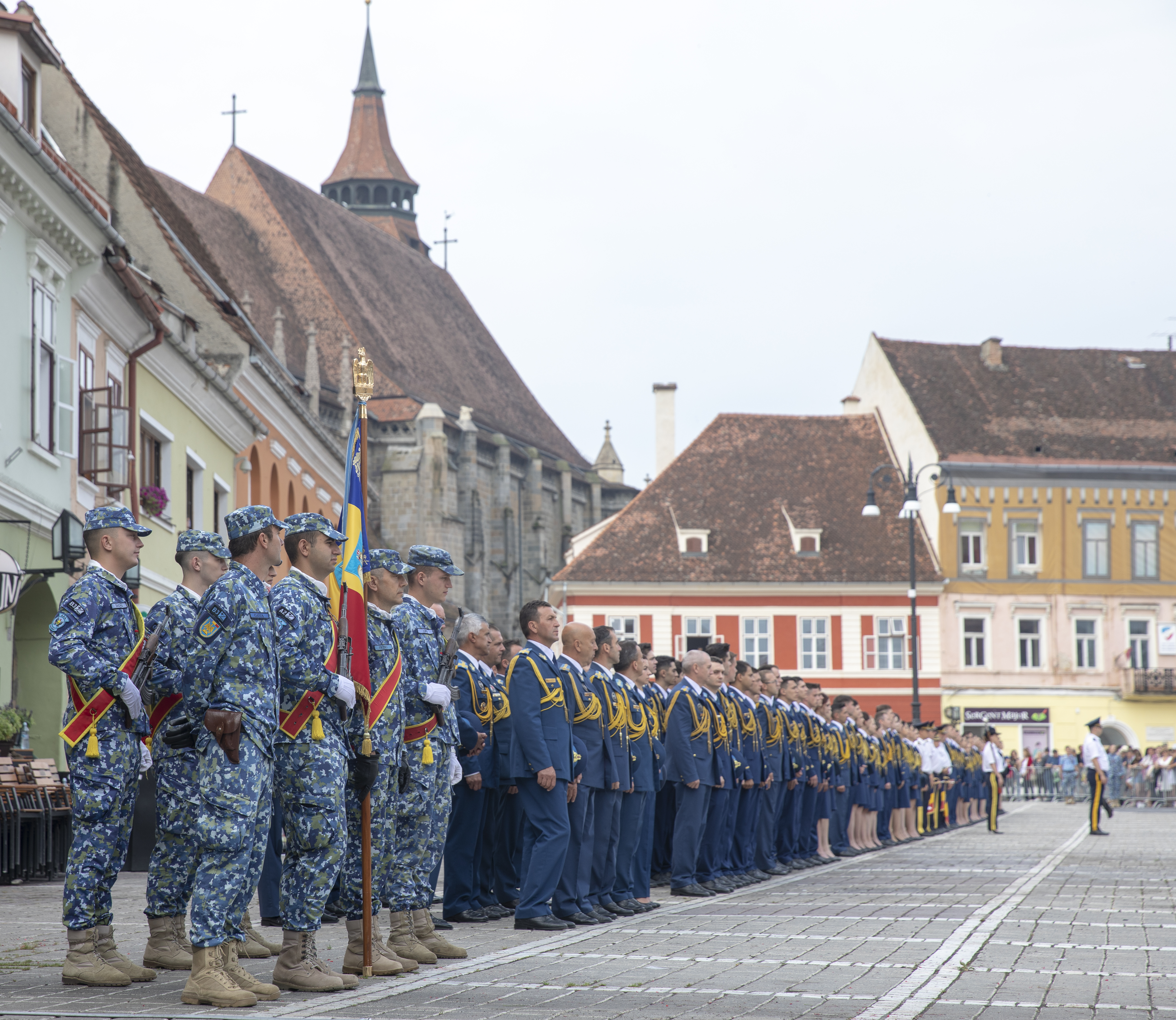 Ceremonia de acordare a gradului de sublocotenent pentru promoția 2022 „ Încoronarea de la Alba Iulia - 100” a Academiei Forțelor Aeriene „Henri Coandă”